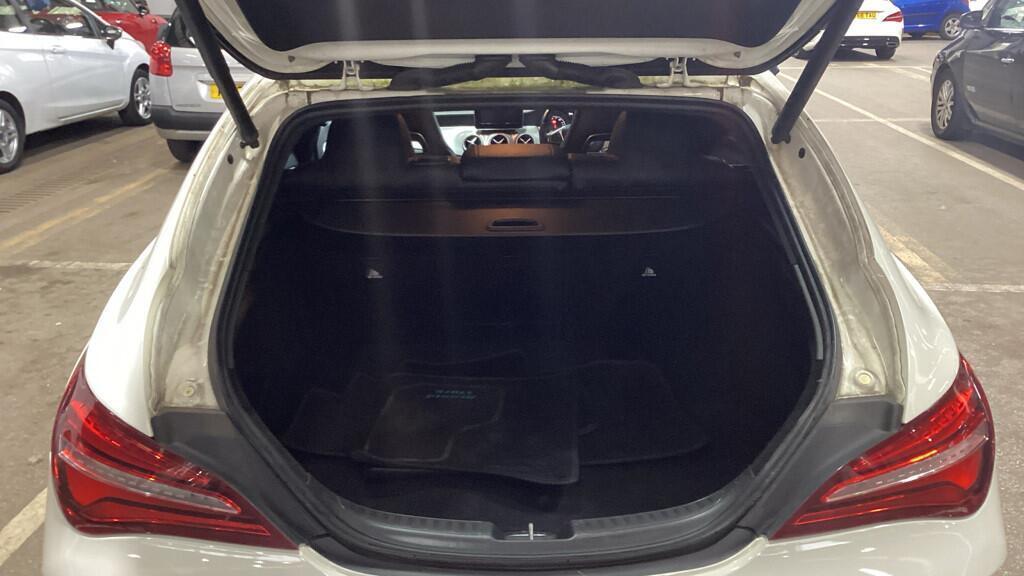 Mercedes-Benz CLA 2.1 CLA200d AMG Line