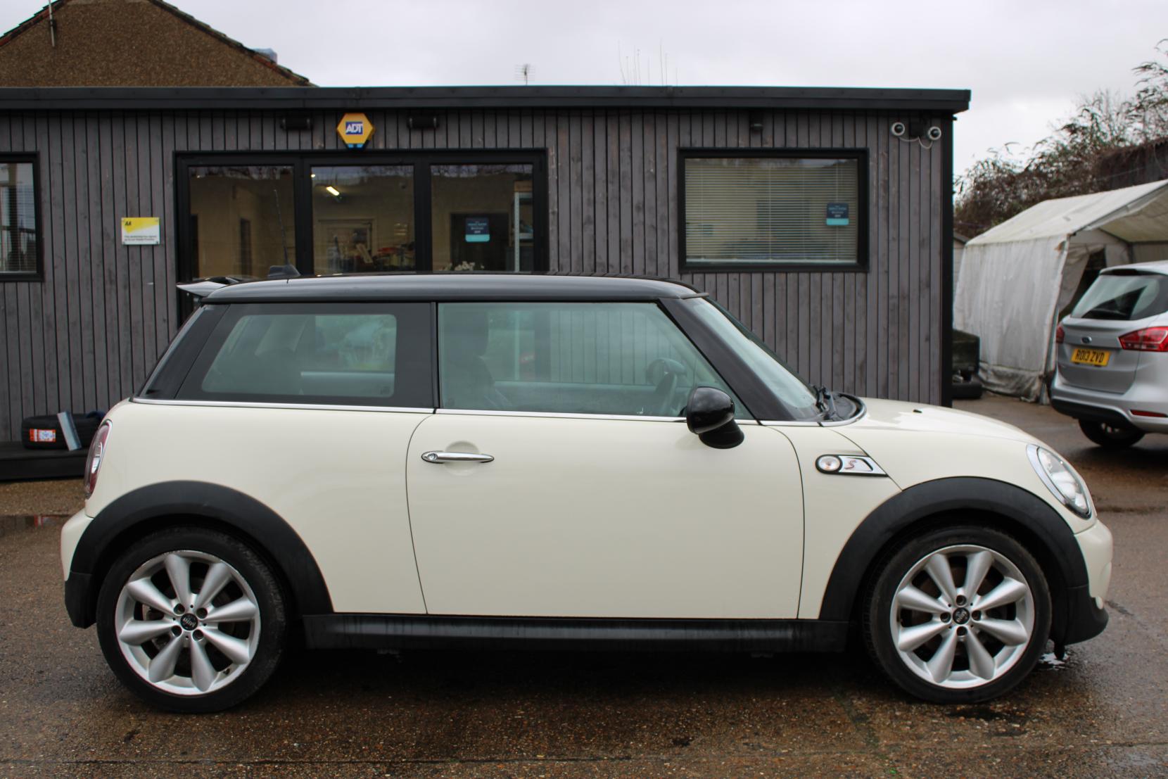 MINI Hatch 1.6 Cooper S Hatchback 3dr Petrol Manual Euro 5 (s/s) (184 ps)