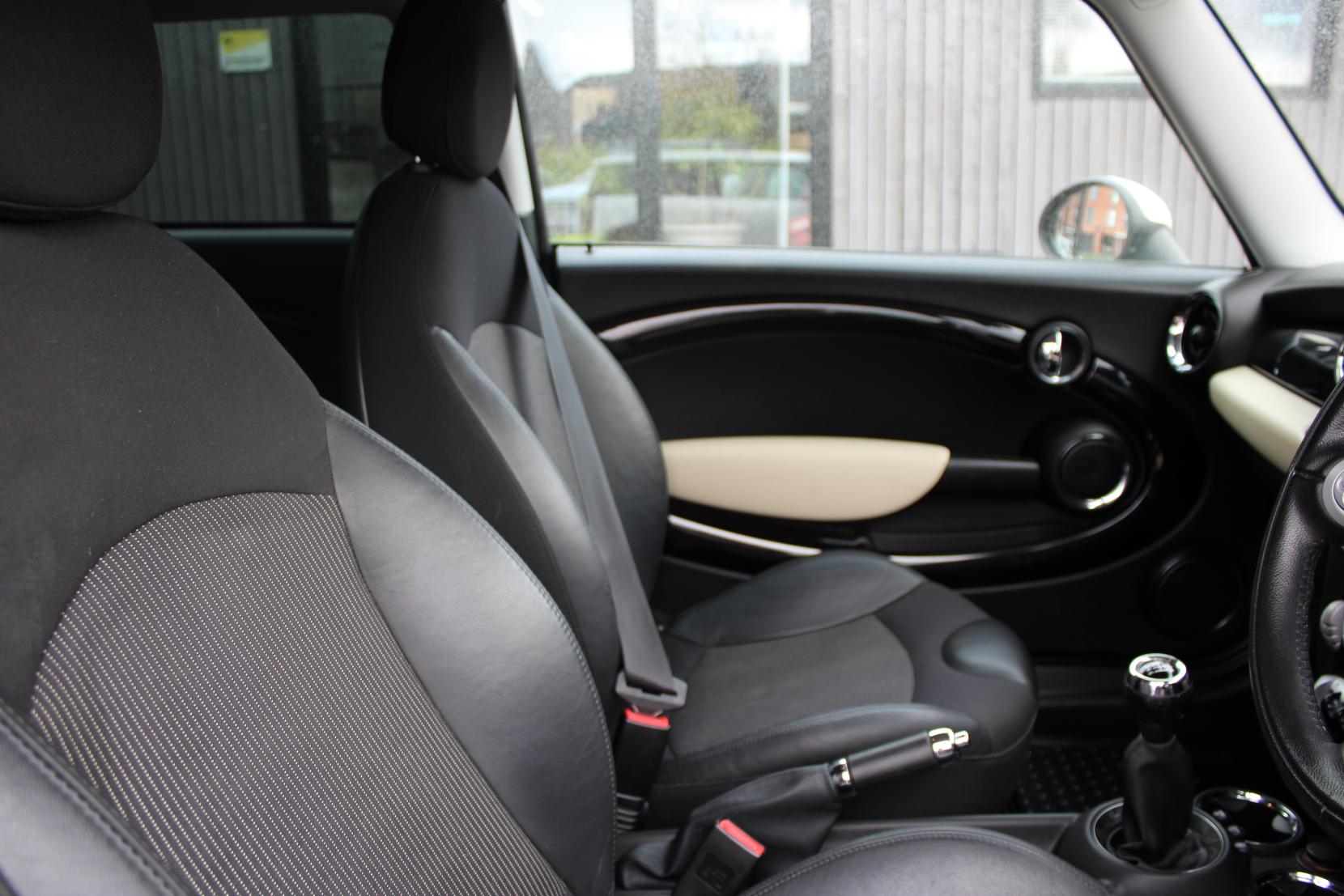 MINI Clubman 1.6 Cooper S Estate 5dr Petrol Manual Euro 4 (175 ps)