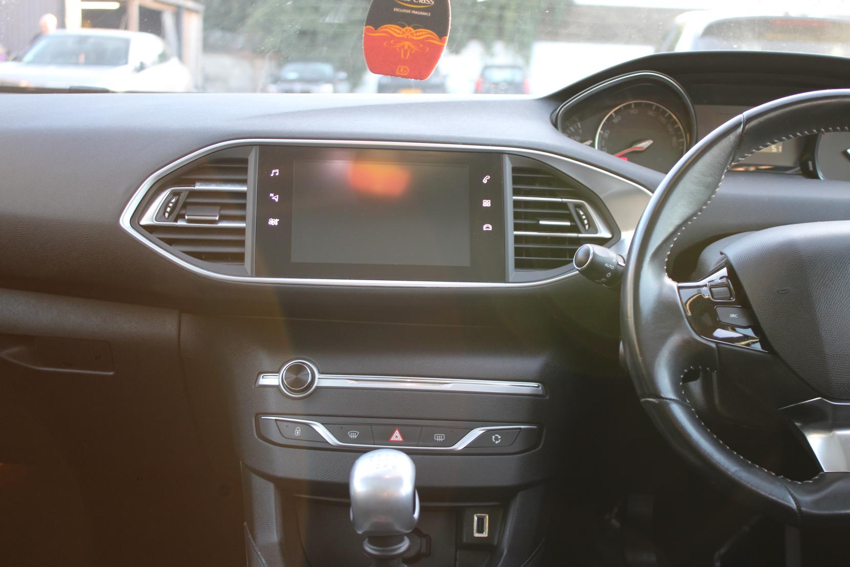 Peugeot 308 1.2 PureTech GPF Allure Hatchback 5dr Petrol Manual Euro 6 (s/s) (130 ps)