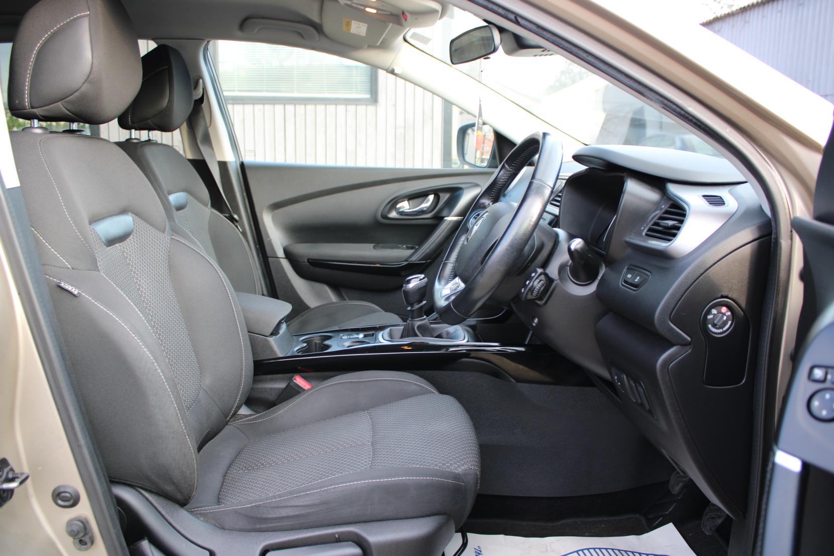 Renault Kadjar 1.2 TCe Dynamique Nav SUV 5dr Petrol Manual Euro 6 (s/s) (130 ps)