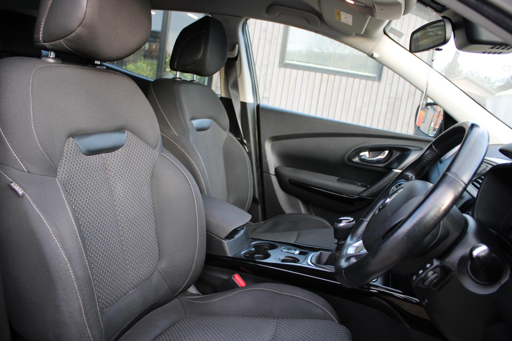 Renault Kadjar 1.2 TCe Dynamique Nav SUV 5dr Petrol Manual Euro 6 (s/s) (130 ps)