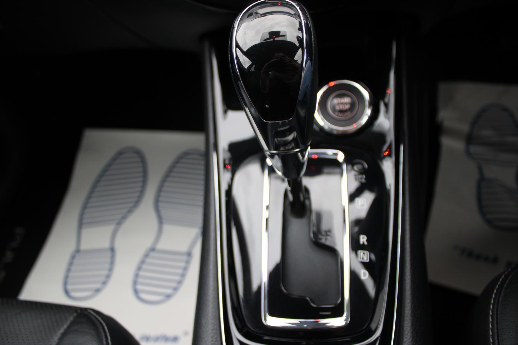 Nissan Pulsar 1.2 DIG-T Tekna Hatchback 5dr Petrol XTRON Euro 5 (s/s) Euro 5 (115 ps)