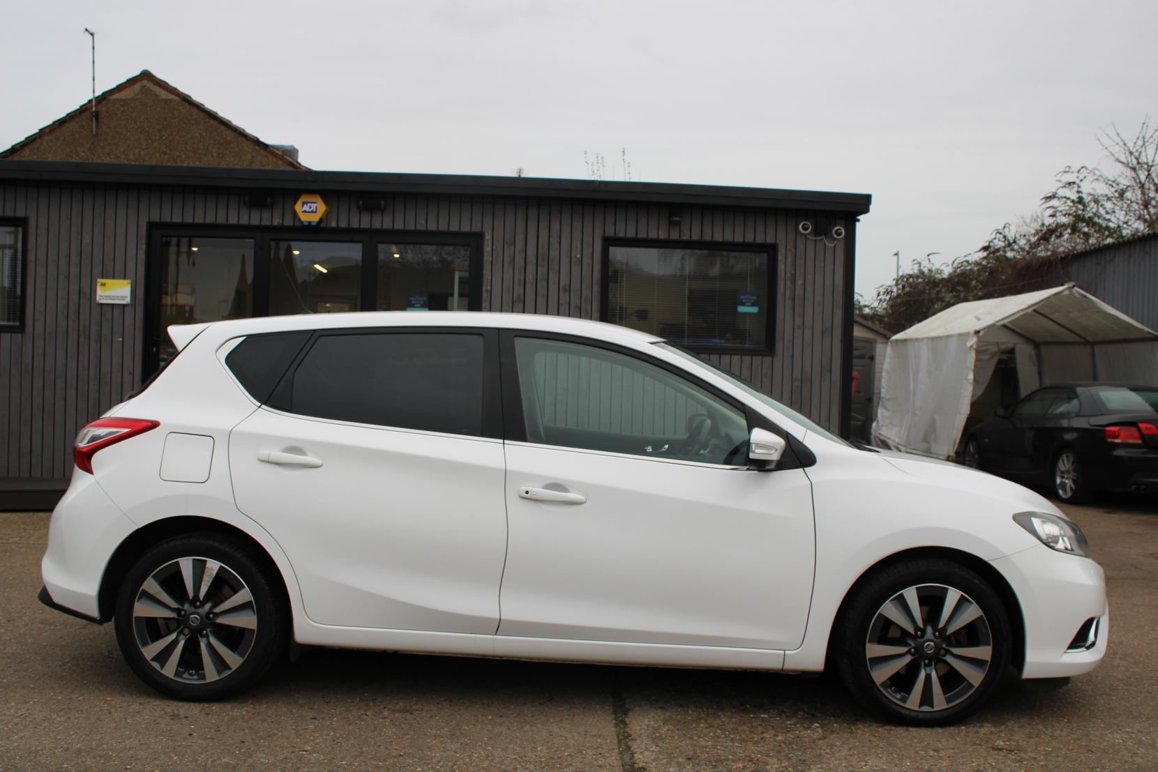 Nissan Pulsar 1.2 DIG-T Tekna Hatchback 5dr Petrol XTRON Euro 5 (s/s) Euro 5 (115 ps)