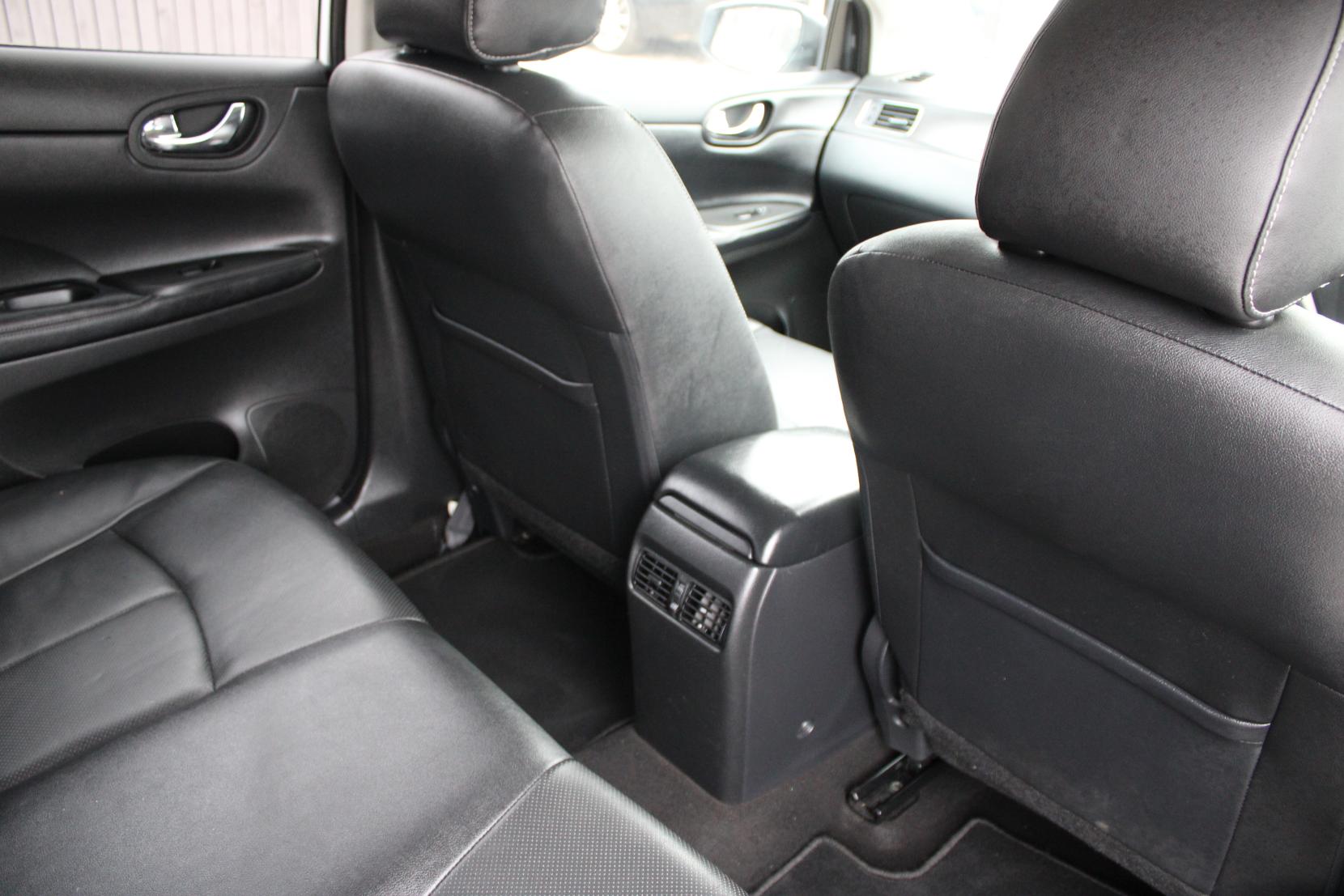 Nissan Pulsar 1.2 DIG-T Tekna Hatchback 5dr Petrol XTRON Euro 5 (s/s) Euro 5 (115 ps)