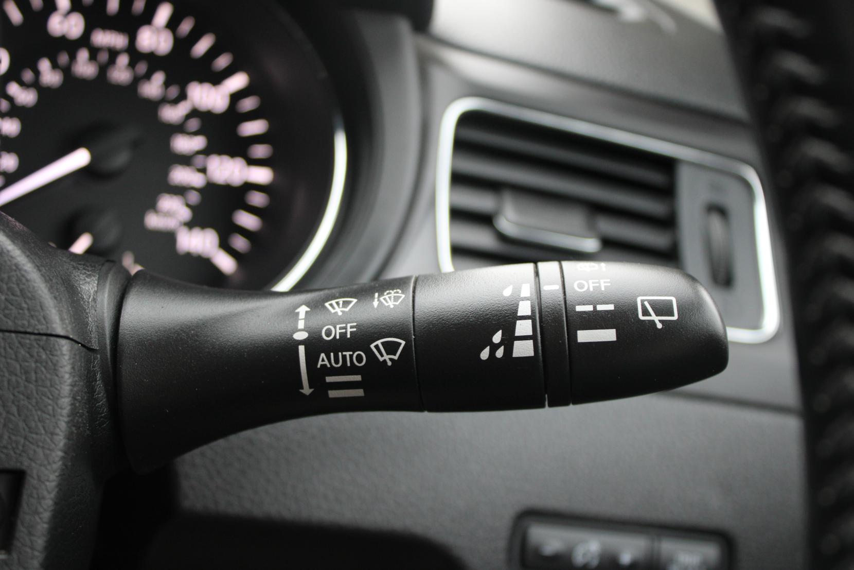 Nissan Pulsar 1.2 DIG-T Tekna Hatchback 5dr Petrol XTRON Euro 5 (s/s) Euro 5 (115 ps)