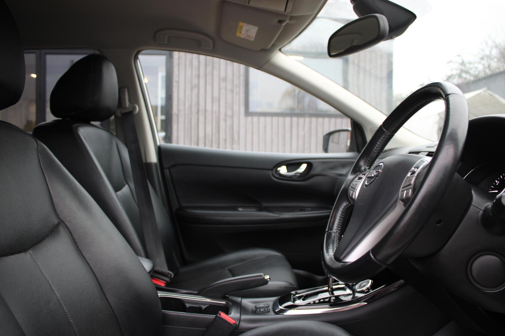 Nissan Pulsar 1.2 DIG-T Tekna Hatchback 5dr Petrol XTRON Euro 5 (s/s) Euro 5 (115 ps)