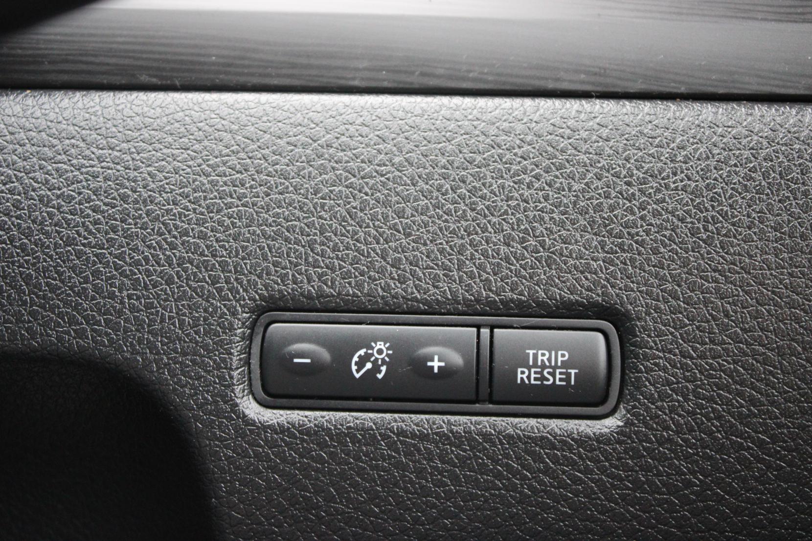 Nissan Pulsar 1.2 DIG-T Tekna Hatchback 5dr Petrol XTRON Euro 5 (s/s) Euro 5 (115 ps)