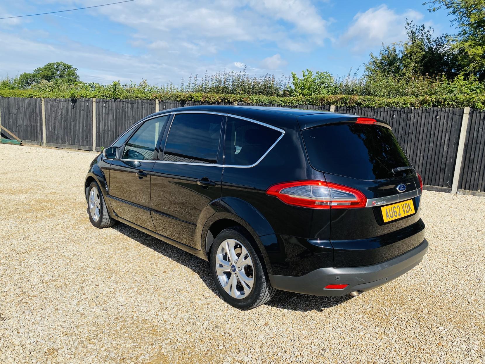 Ford S-Max 2.0 TDCi Titanium MPV 5dr Diesel Powershift Euro 5 (163 ps)