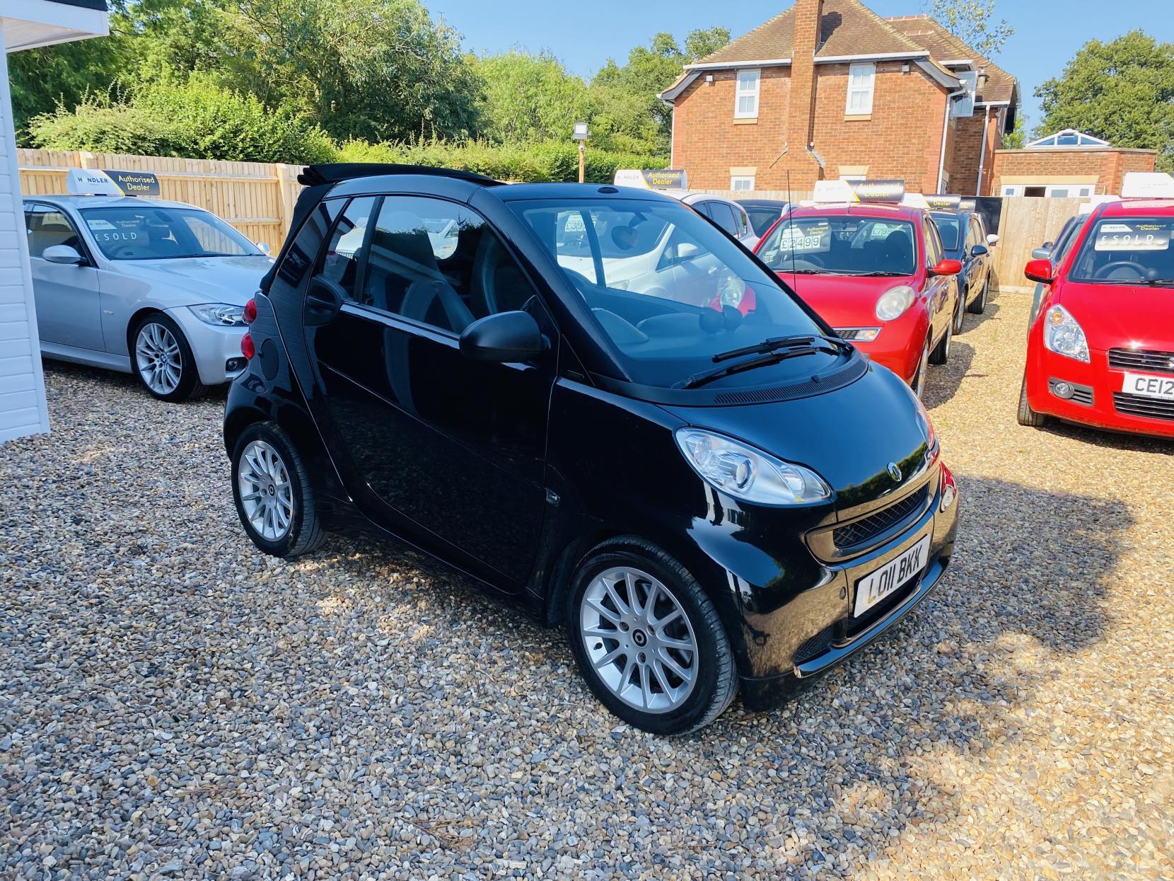 Smart fortwo 1.0 MHD Passion Cabriolet 2dr Petrol SoftTouch Euro 5 (s/s) (71 bhp)