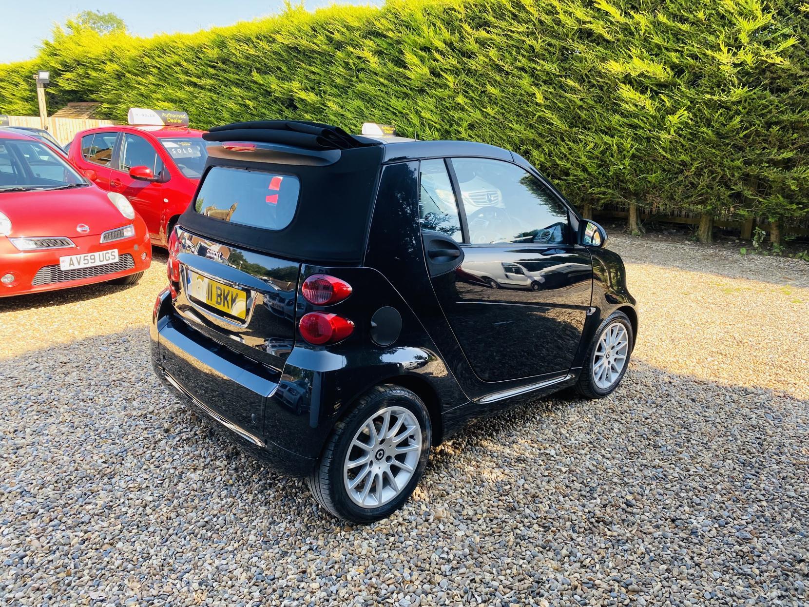 Smart fortwo 1.0 MHD Passion Cabriolet 2dr Petrol SoftTouch Euro 5 (s/s) (71 bhp)