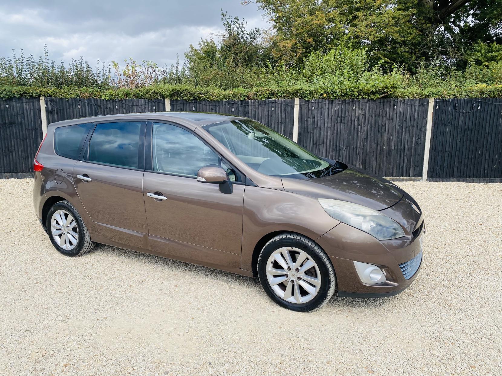 Renault Grand Scenic 2.0 dCi Privilege MPV 5dr Diesel Auto Euro 5 (150 ps)