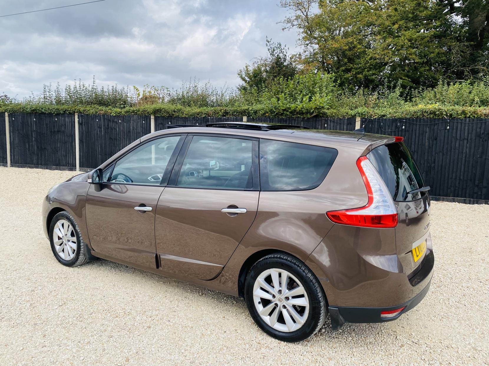 Renault Grand Scenic 2.0 dCi Privilege MPV 5dr Diesel Auto Euro 5 (150 ps)