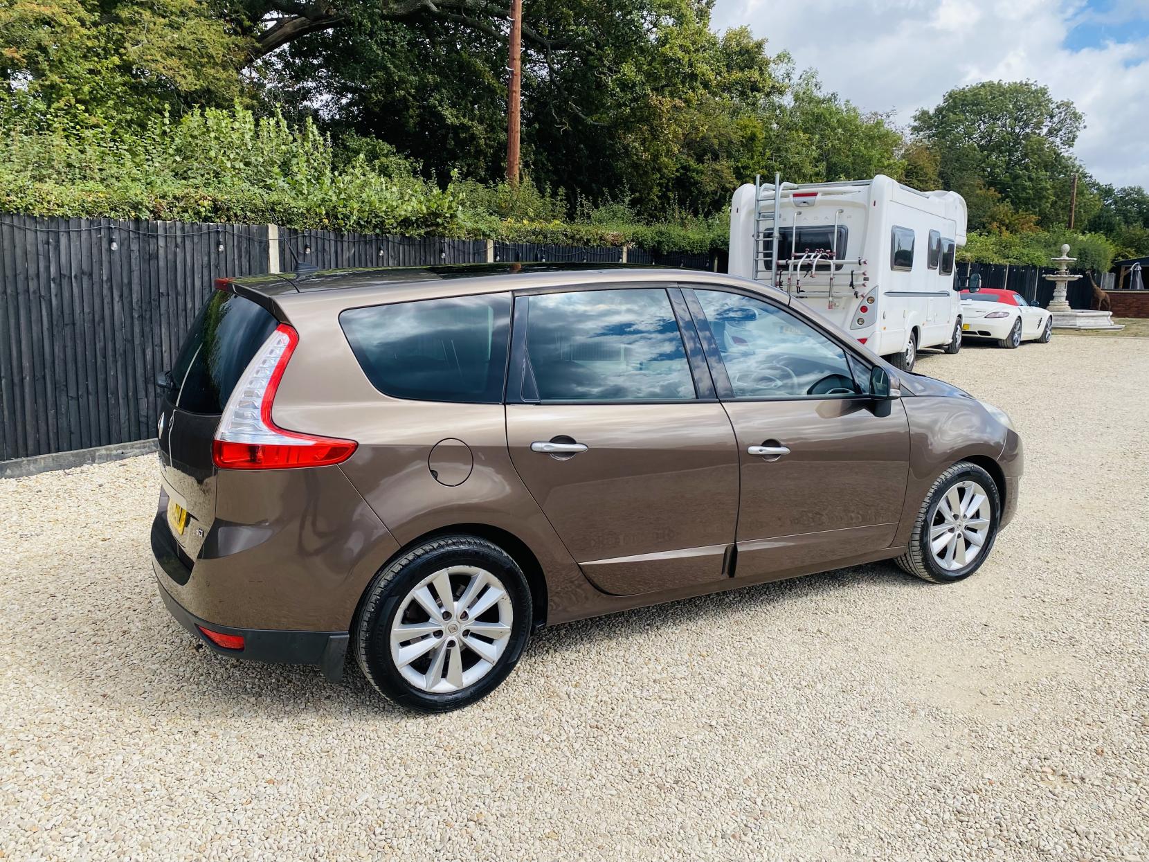 Renault Grand Scenic 2.0 dCi Privilege MPV 5dr Diesel Auto Euro 5 (150 ps)
