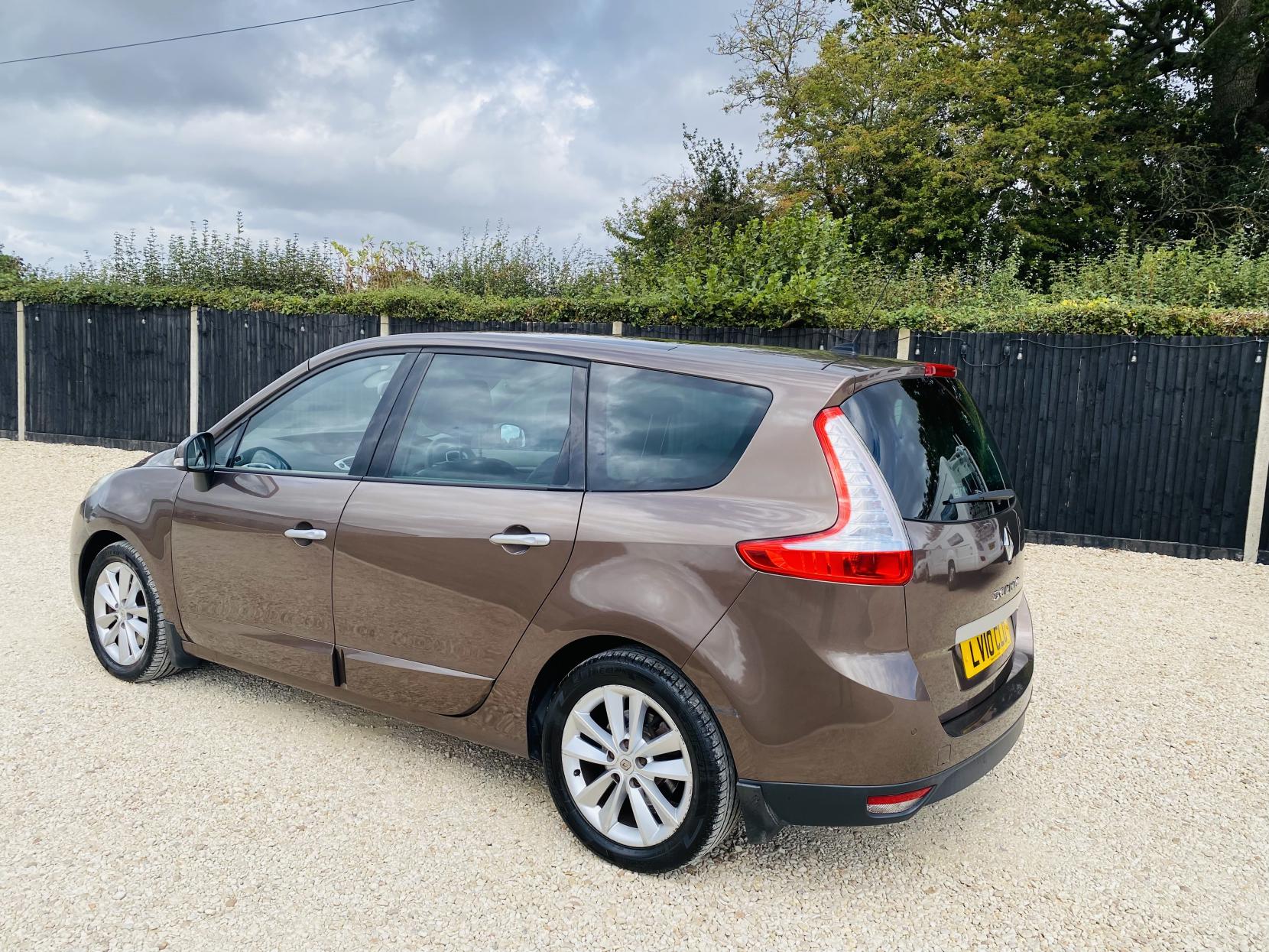 Renault Grand Scenic 2.0 dCi Privilege MPV 5dr Diesel Auto Euro 5 (150 ps)