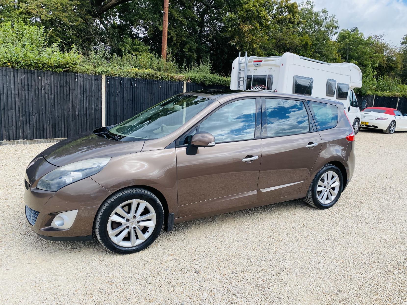 Renault Grand Scenic 2.0 dCi Privilege MPV 5dr Diesel Auto Euro 5 (150 ps)