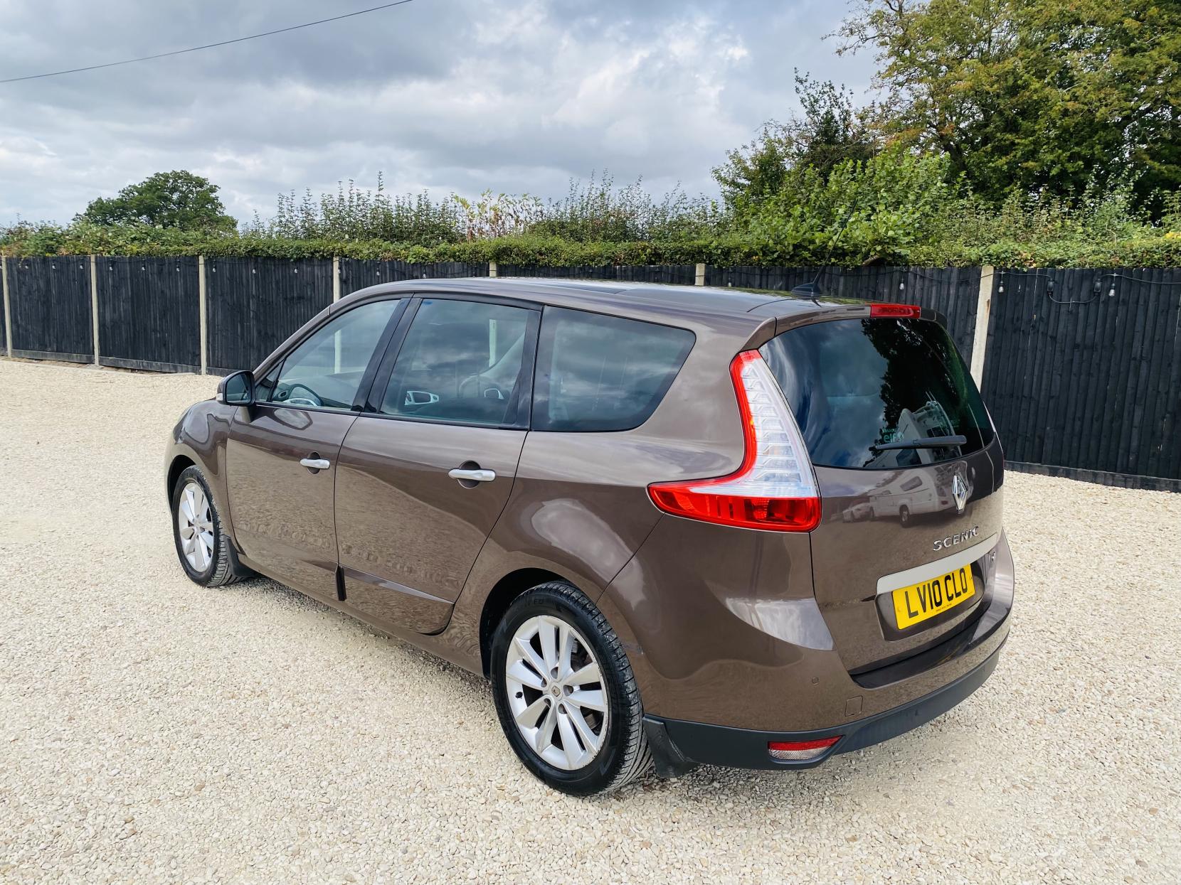 Renault Grand Scenic 2.0 dCi Privilege MPV 5dr Diesel Auto Euro 5 (150 ps)
