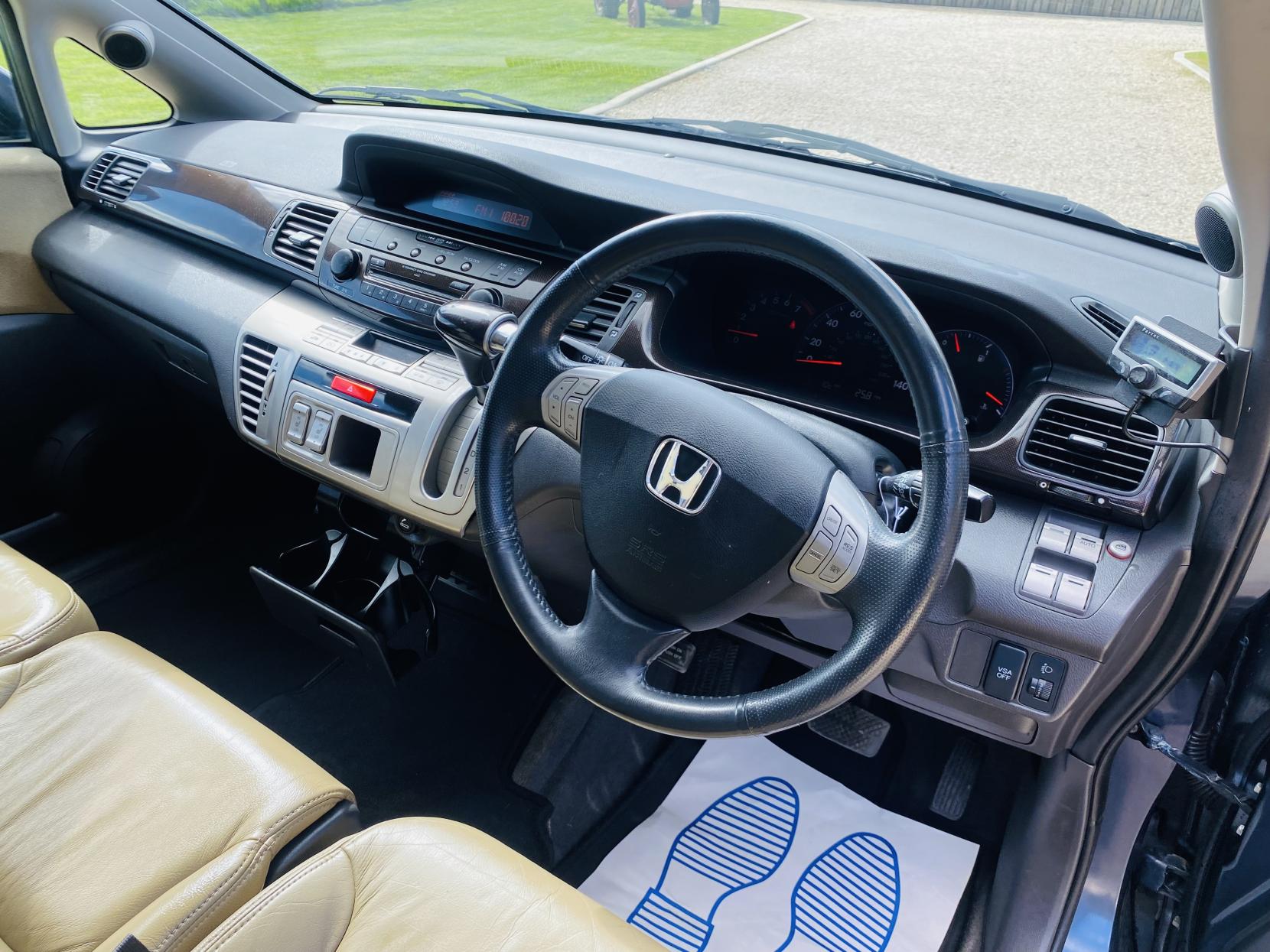 Honda FR-V 1.8 i-VTEC EX MPV 5dr Petrol Automatic (190 g/km, 138 bhp)