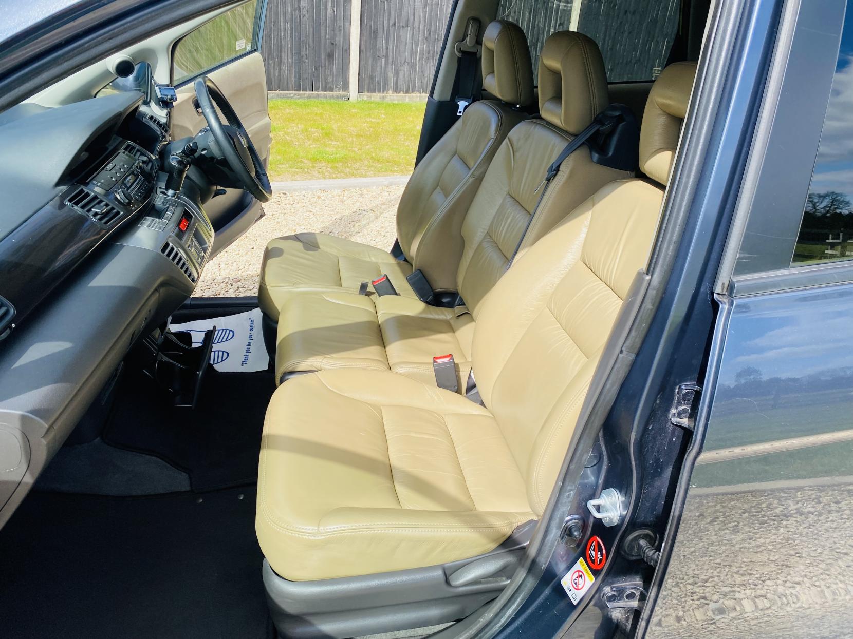 Honda FR-V 1.8 i-VTEC EX MPV 5dr Petrol Automatic (190 g/km, 138 bhp)