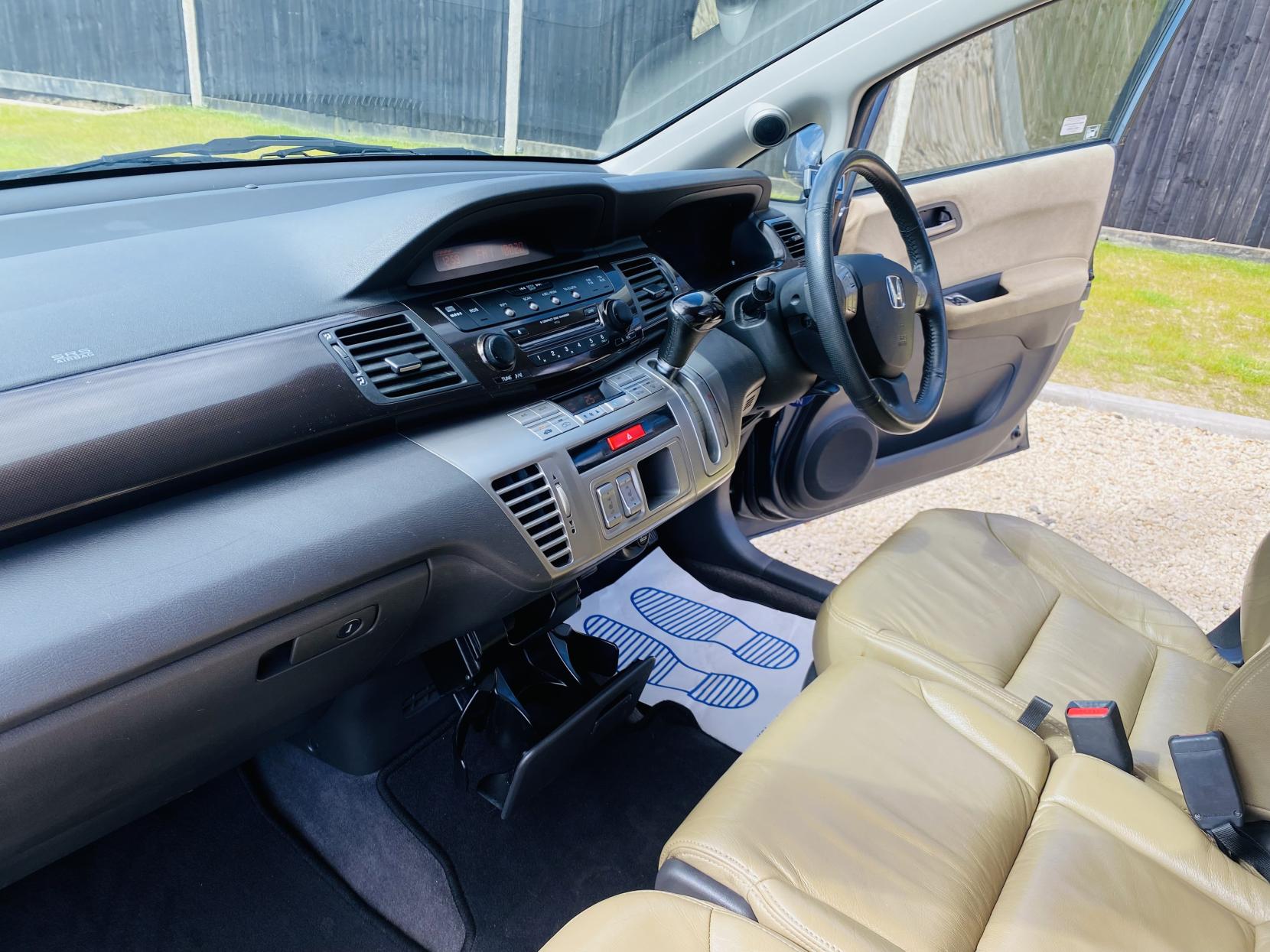 Honda FR-V 1.8 i-VTEC EX MPV 5dr Petrol Automatic (190 g/km, 138 bhp)