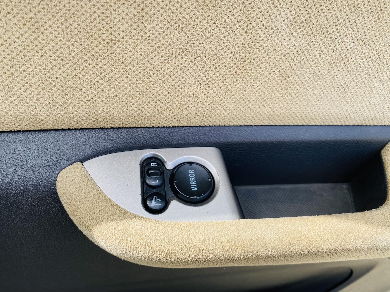 Honda FR-V 1.8 i-VTEC EX MPV 5dr Petrol Automatic (190 g/km, 138 bhp)