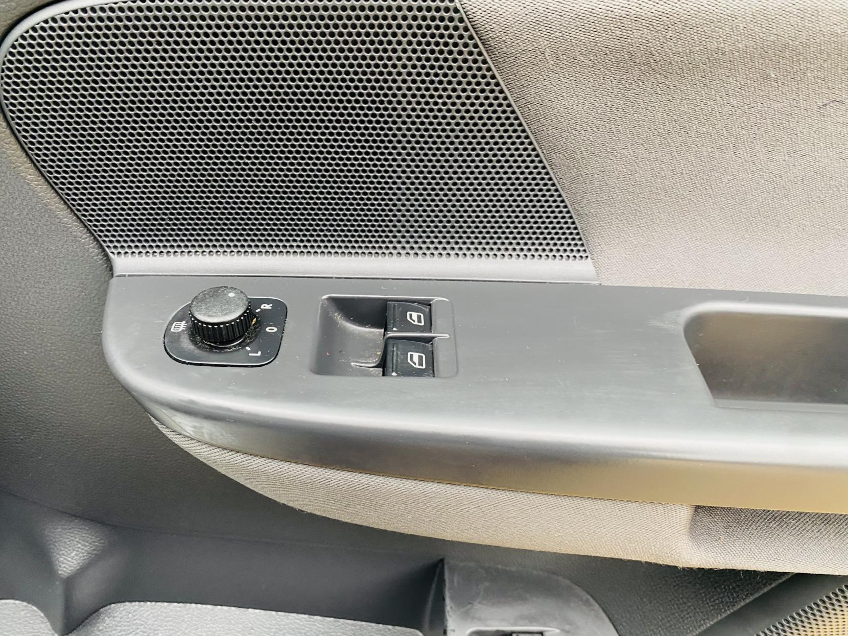 Volkswagen Golf 1.6 FSI S Hatchback 5dr Petrol Manual (159 g/km, 113 bhp)