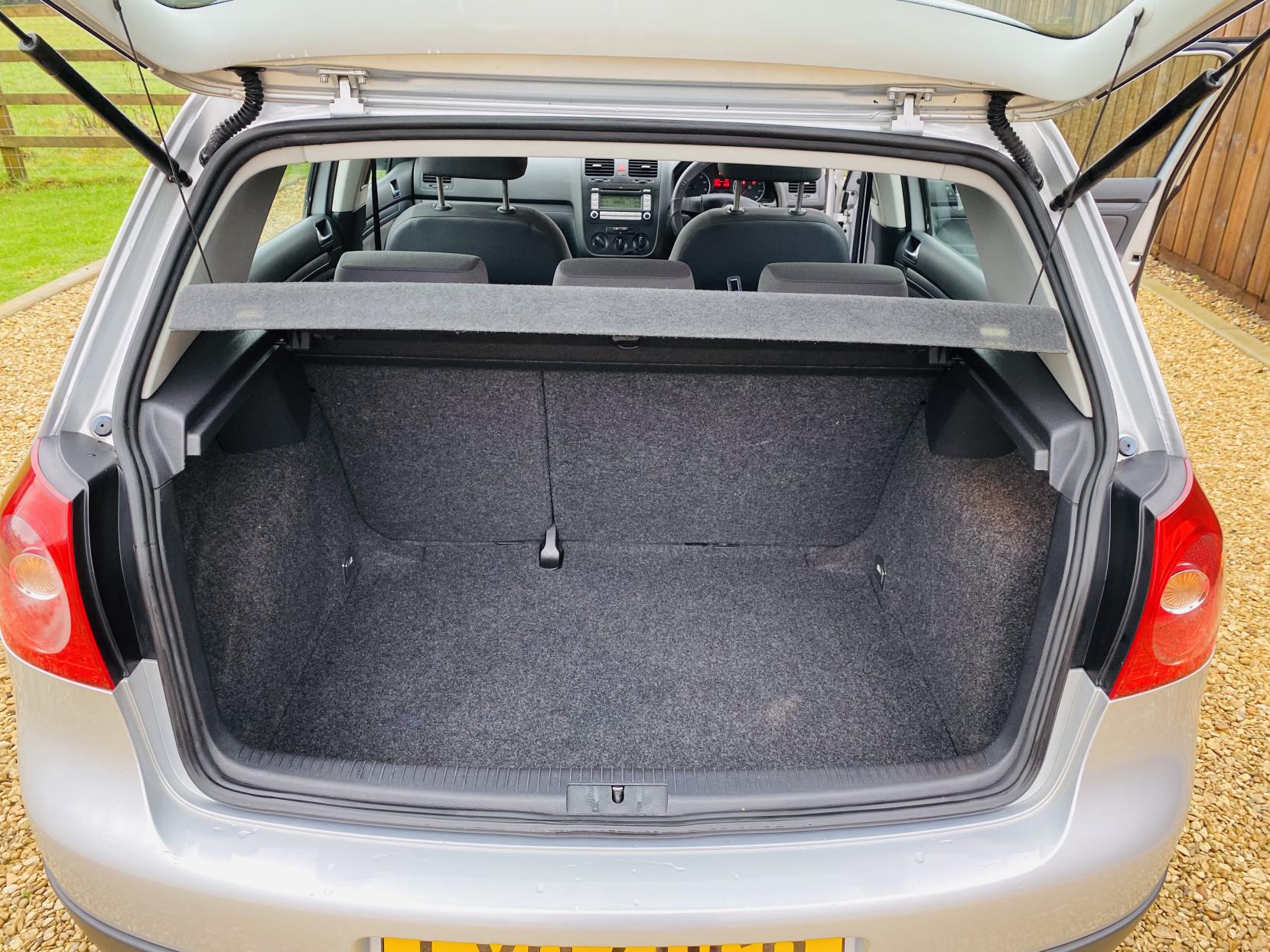 Volkswagen Golf 1.6 FSI S Hatchback 5dr Petrol Manual (159 g/km, 113 bhp)