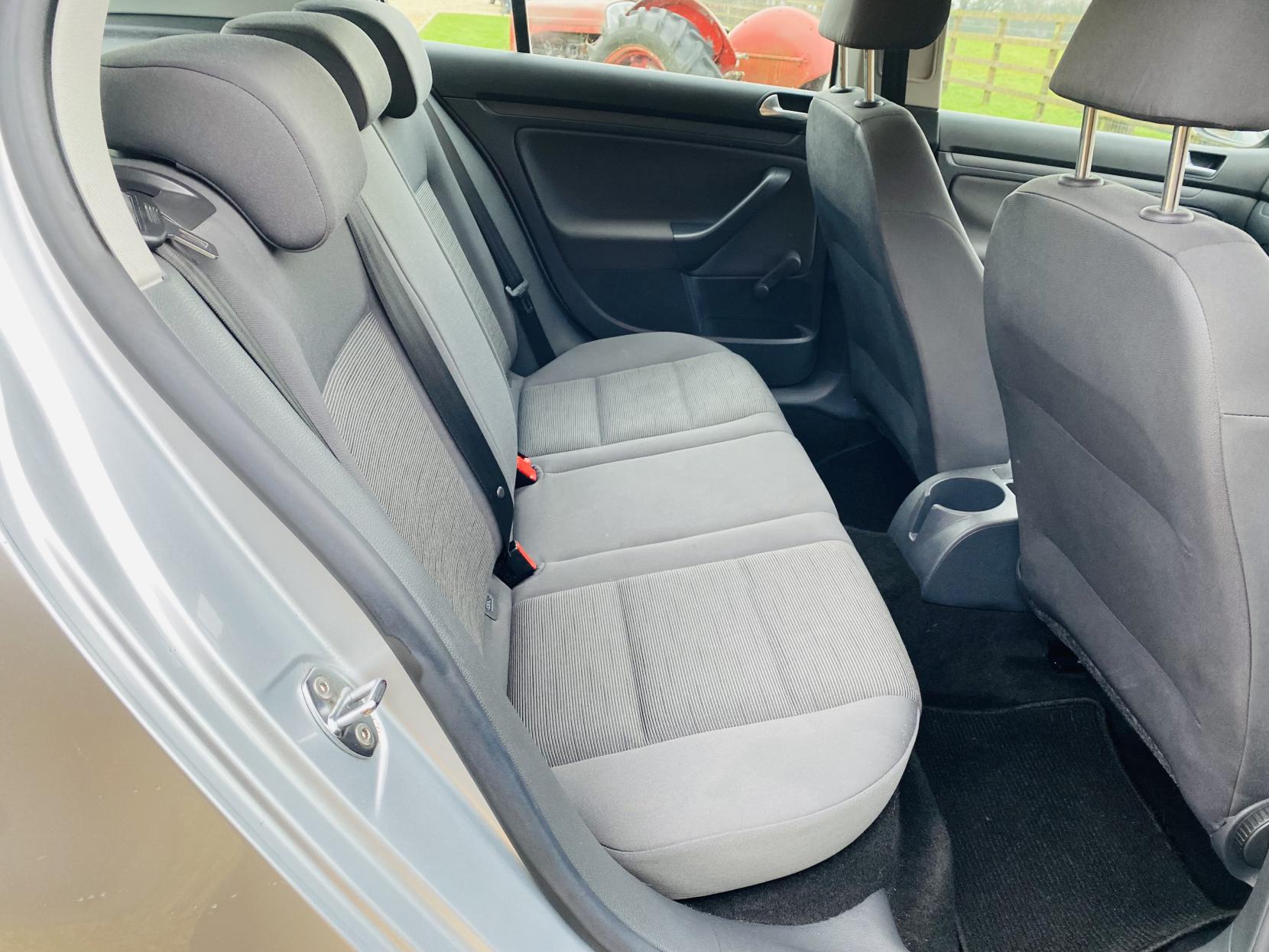 Volkswagen Golf 1.6 FSI S Hatchback 5dr Petrol Manual (159 g/km, 113 bhp)