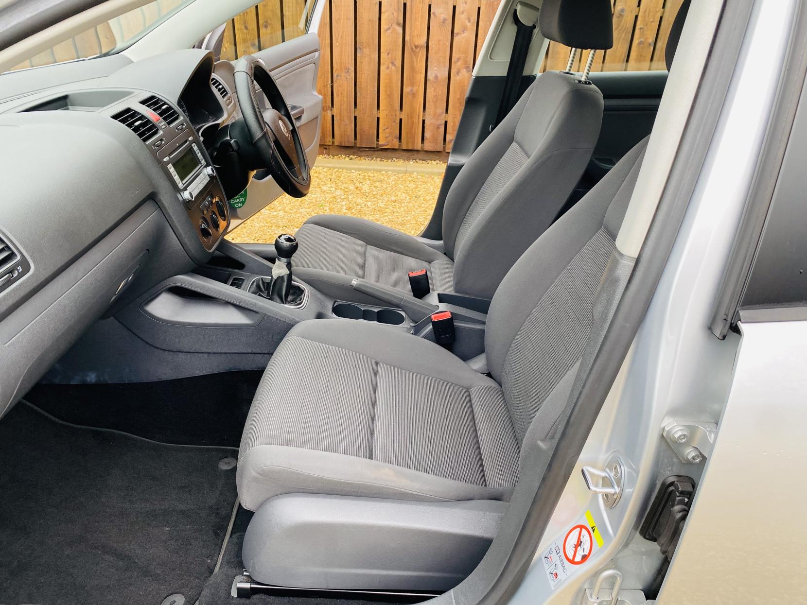 Volkswagen Golf 1.6 FSI S Hatchback 5dr Petrol Manual (159 g/km, 113 bhp)