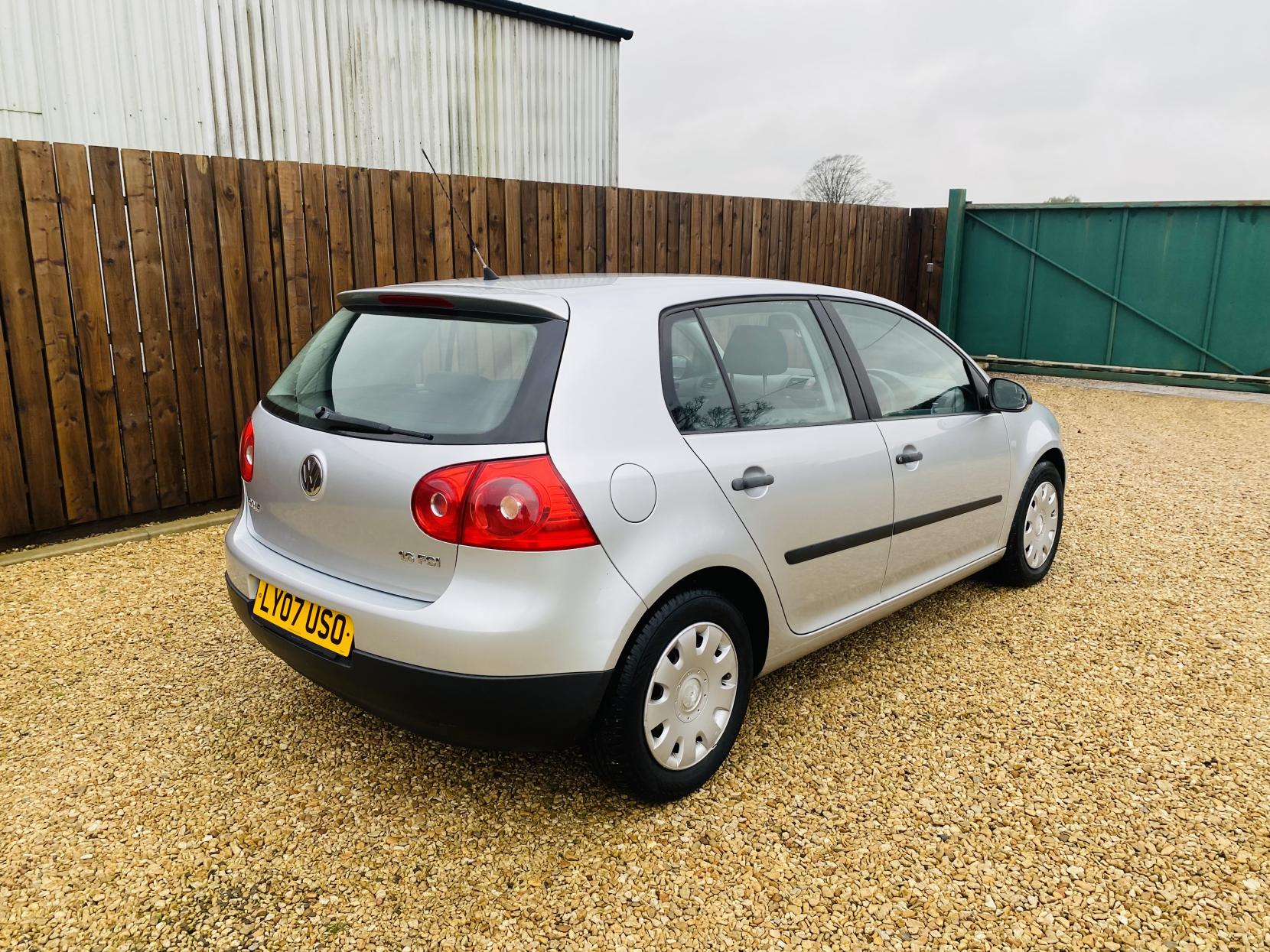 Volkswagen Golf 1.6 FSI S Hatchback 5dr Petrol Manual (159 g/km, 113 bhp)