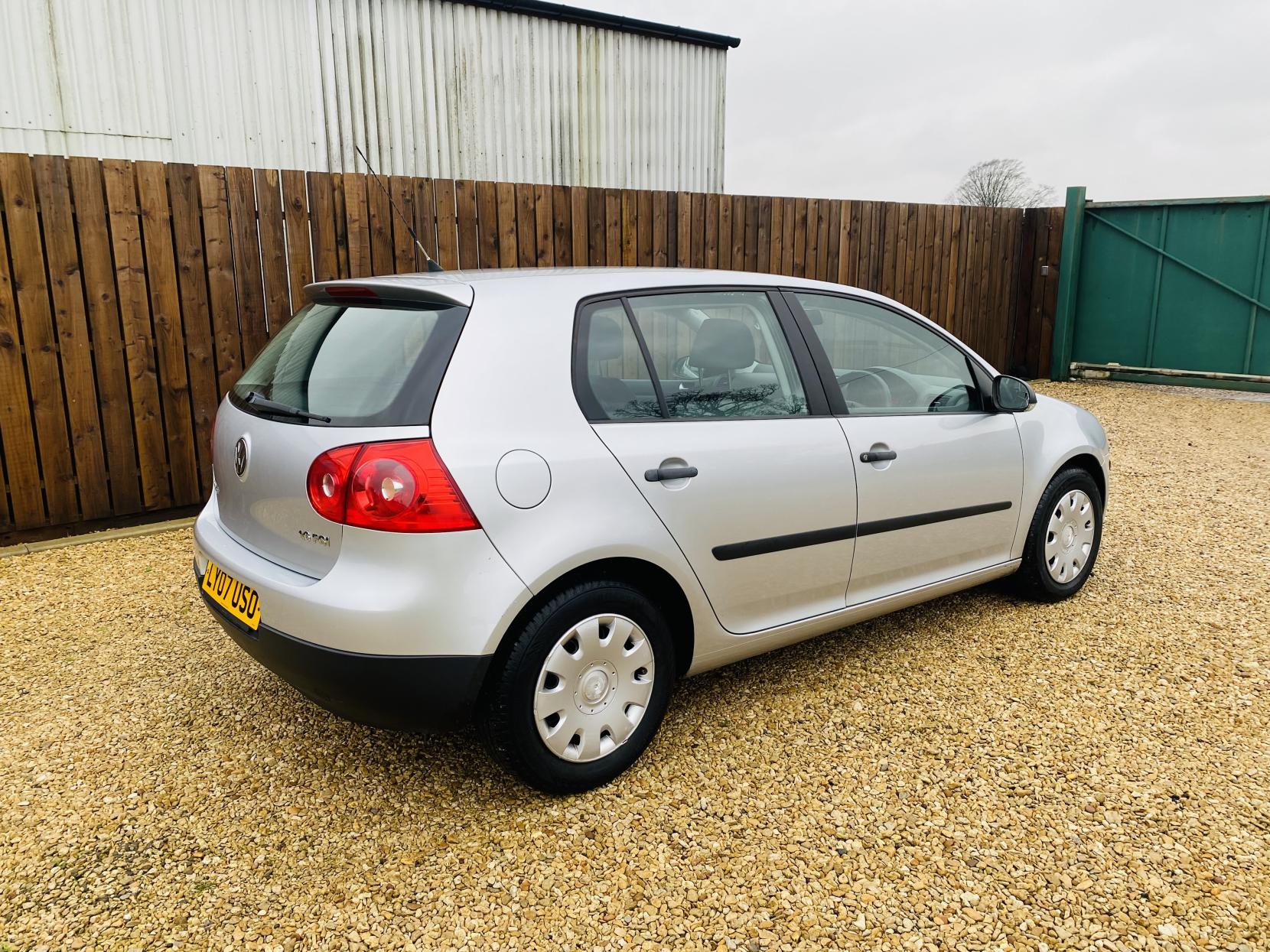 Volkswagen Golf 1.6 FSI S Hatchback 5dr Petrol Manual (159 g/km, 113 bhp)