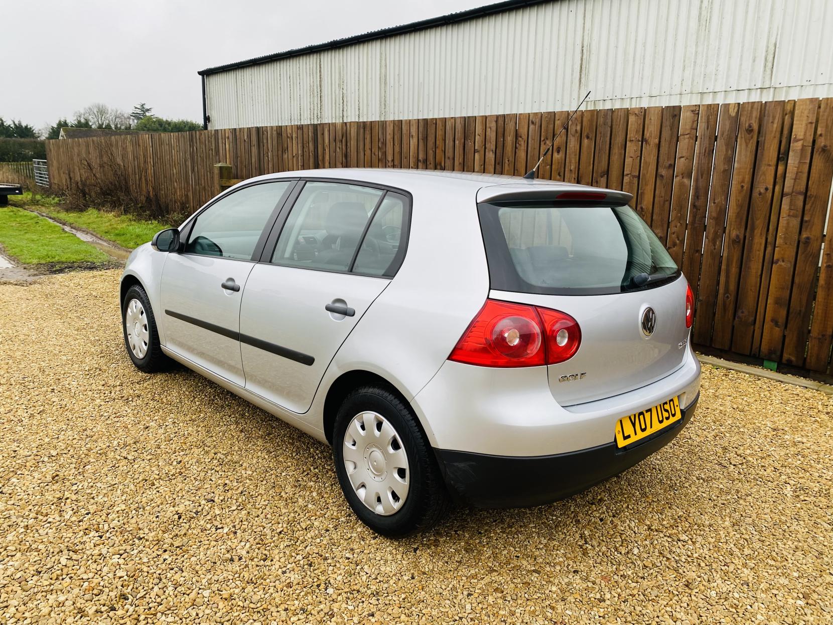 Volkswagen Golf 1.6 FSI S Hatchback 5dr Petrol Manual (159 g/km, 113 bhp)