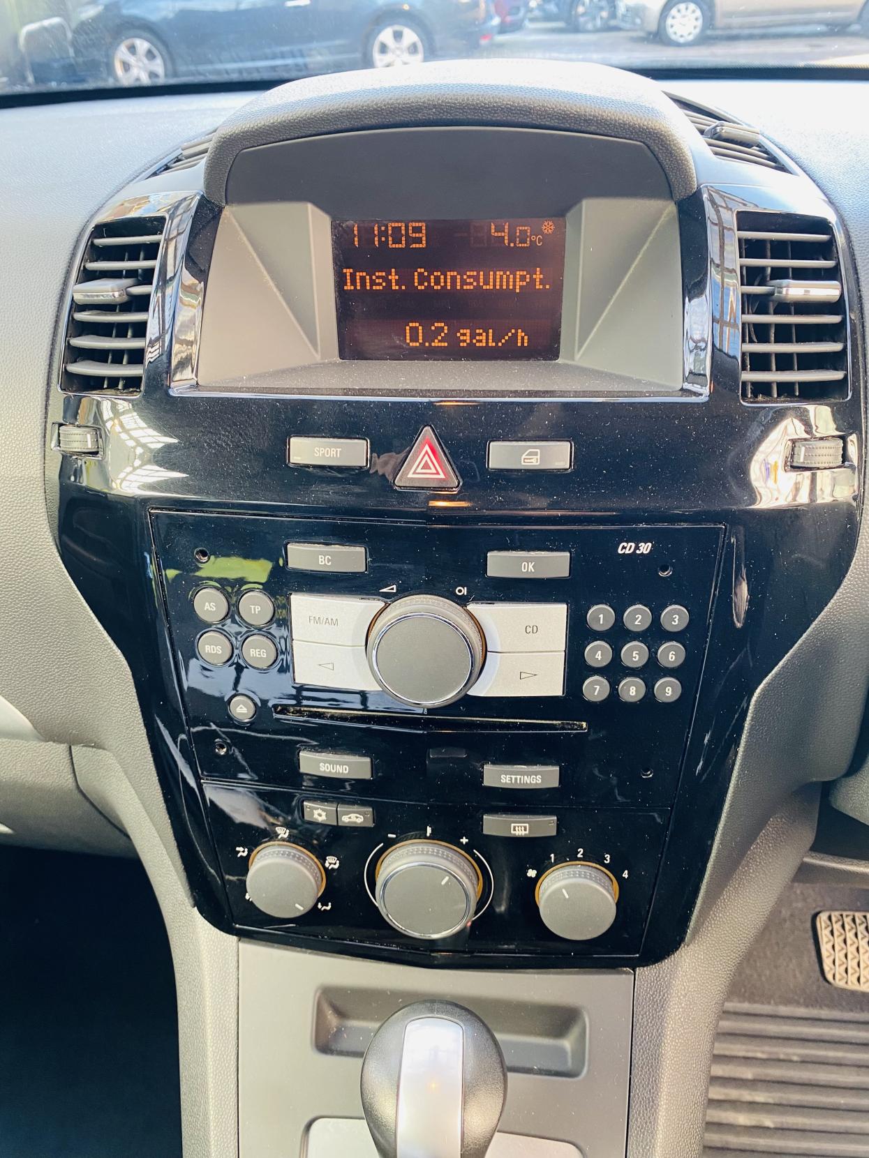 Vauxhall Zafira 2.2 16V Design MPV 5dr Petrol Auto Euro 4 (150 ps)