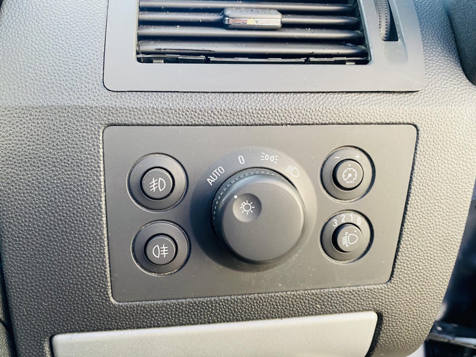 Vauxhall Zafira 2.2 16V Design MPV 5dr Petrol Auto Euro 4 (150 ps)