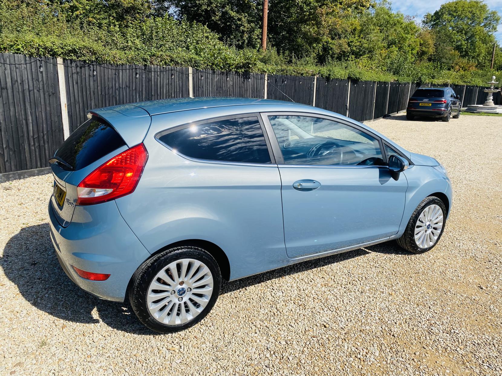 Ford Fiesta 1.4 Titanium Hatchback 3dr Petrol Manual (133 g/km, 94 bhp)