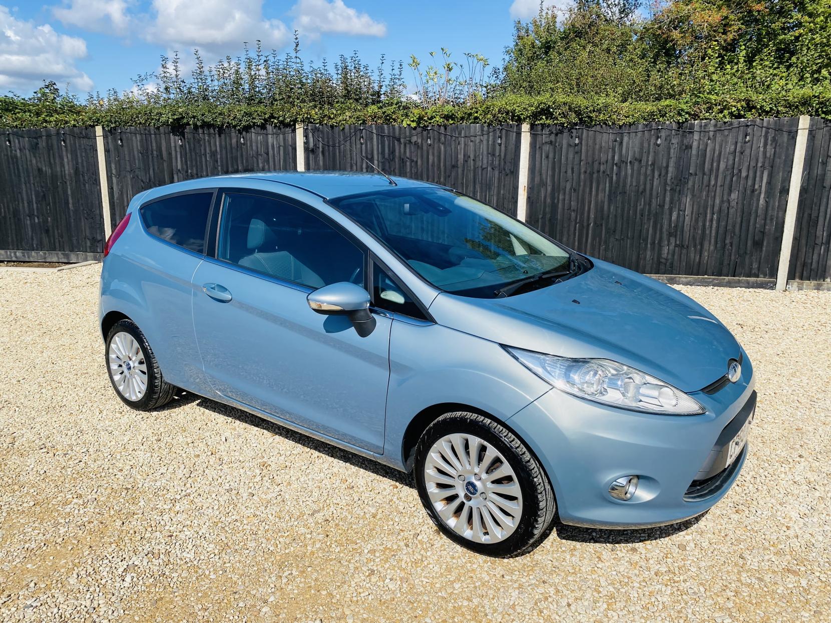 Ford Fiesta 1.4 Titanium Hatchback 3dr Petrol Manual (133 g/km, 94 bhp)