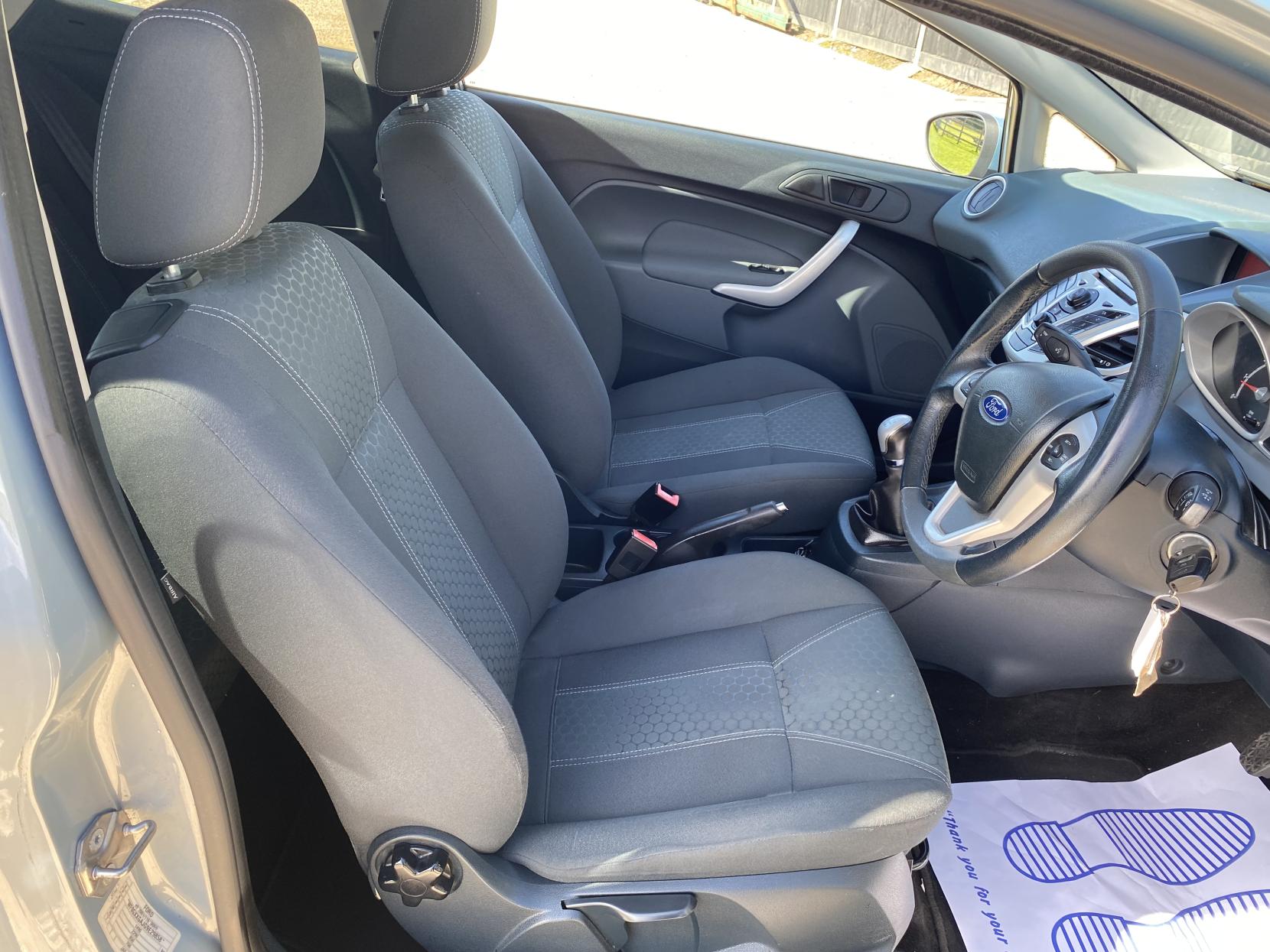 Ford Fiesta 1.4 Titanium Hatchback 3dr Petrol Manual (133 g/km, 94 bhp)