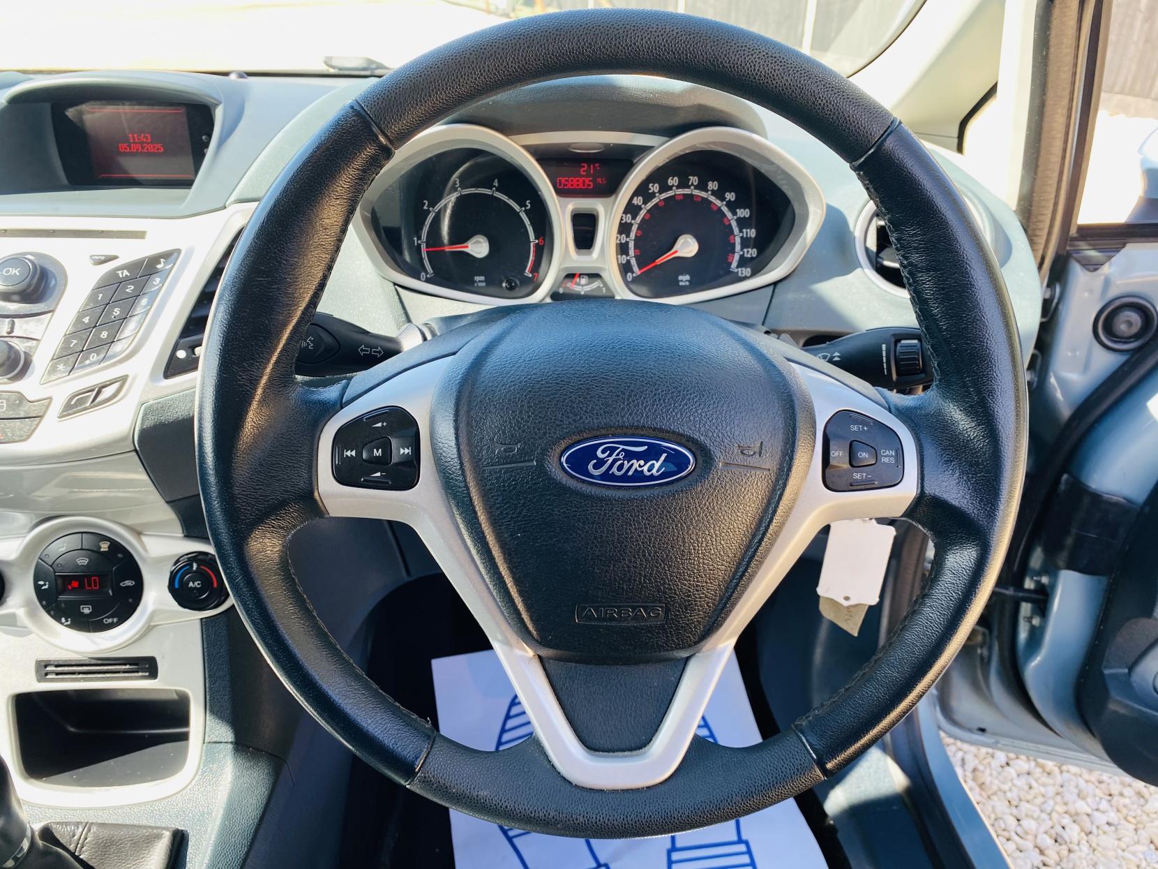 Ford Fiesta 1.4 Titanium Hatchback 3dr Petrol Manual (133 g/km, 94 bhp)