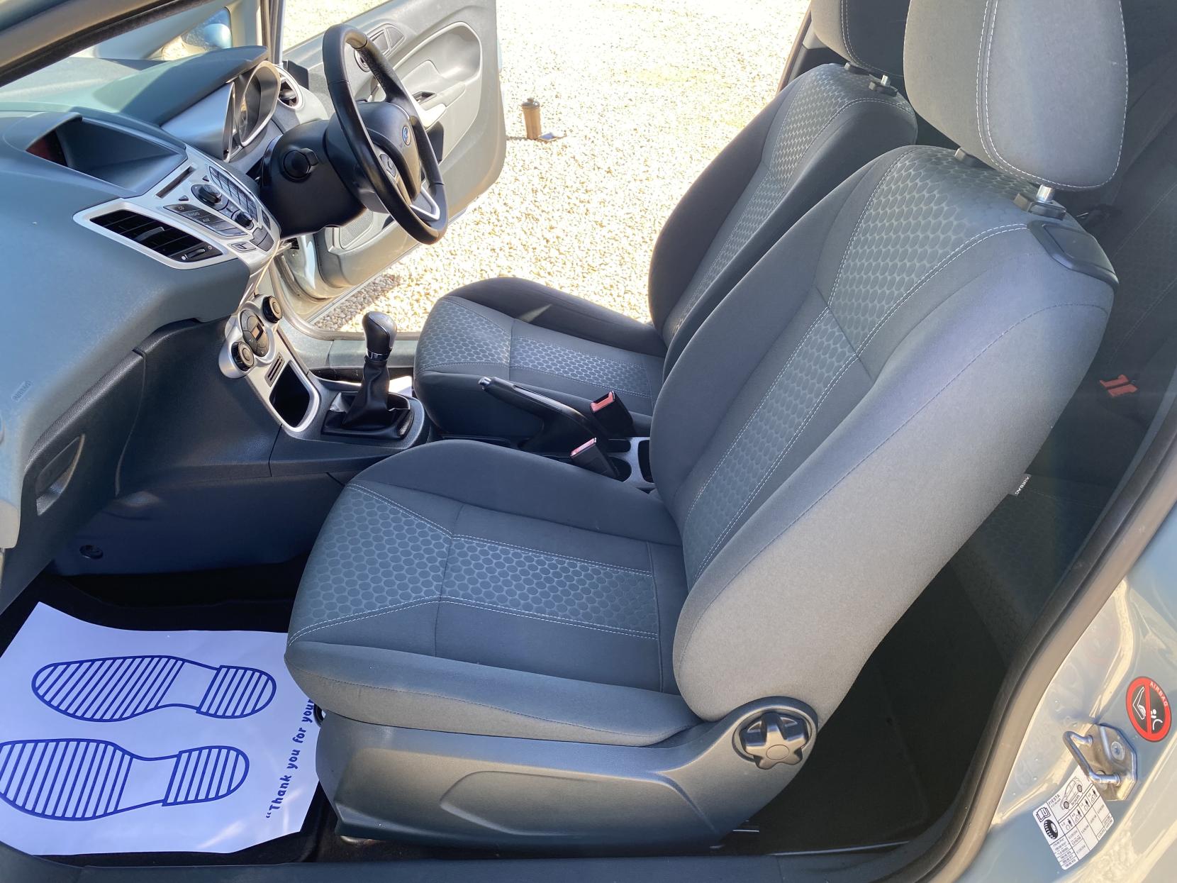 Ford Fiesta 1.4 Titanium Hatchback 3dr Petrol Manual (133 g/km, 94 bhp)