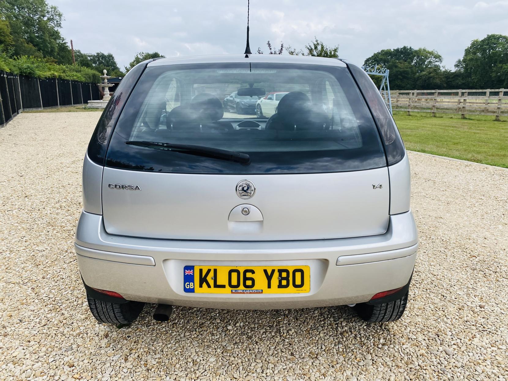 Vauxhall Corsa 1.4i 16v Design Hatchback 3dr Petrol Automatic (a/c) (178 g/km, 89 bhp)