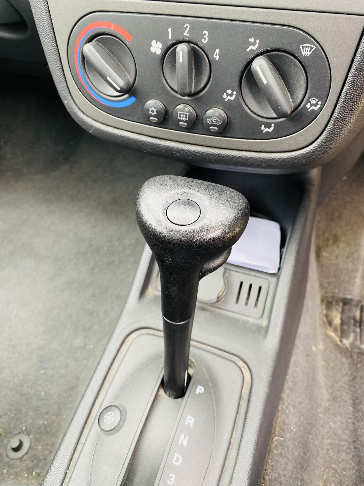 Vauxhall Corsa 1.4i 16v Design Hatchback 3dr Petrol Automatic (a/c) (178 g/km, 89 bhp)