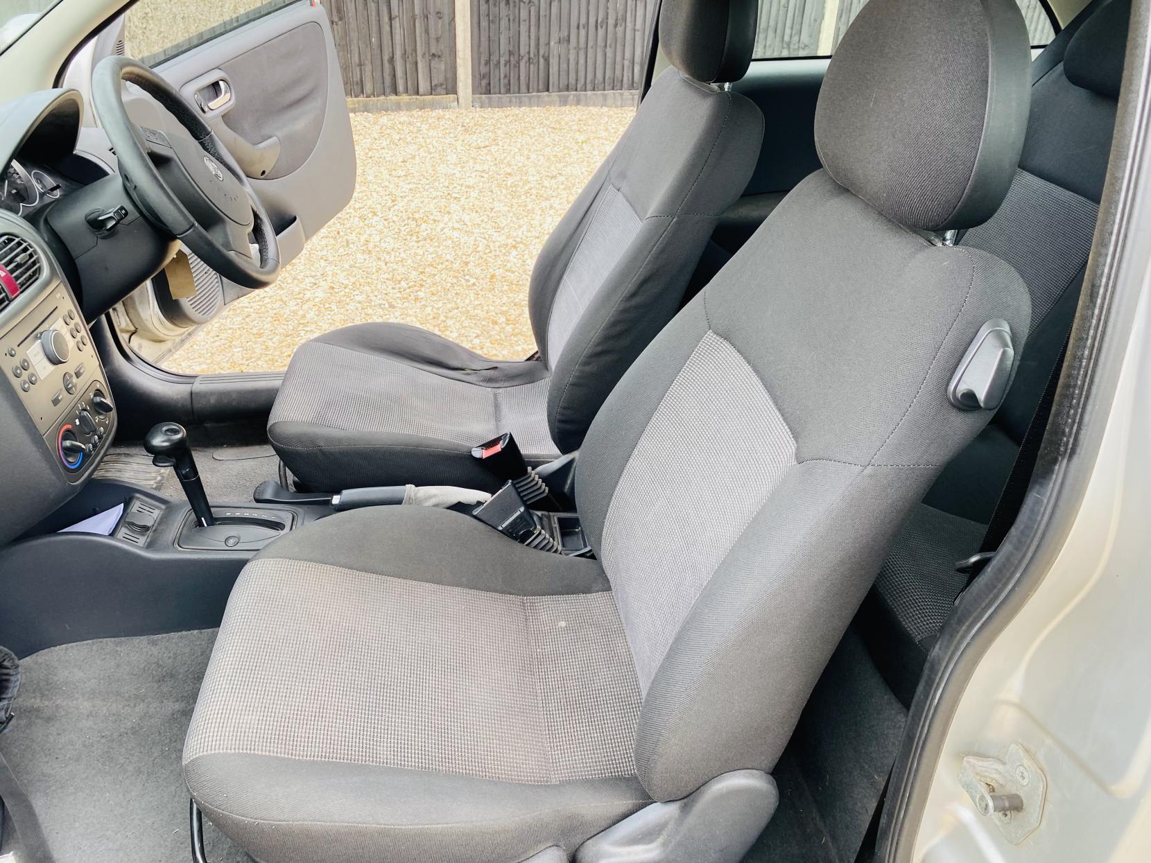 Vauxhall Corsa 1.4i 16v Design Hatchback 3dr Petrol Automatic (a/c) (178 g/km, 89 bhp)