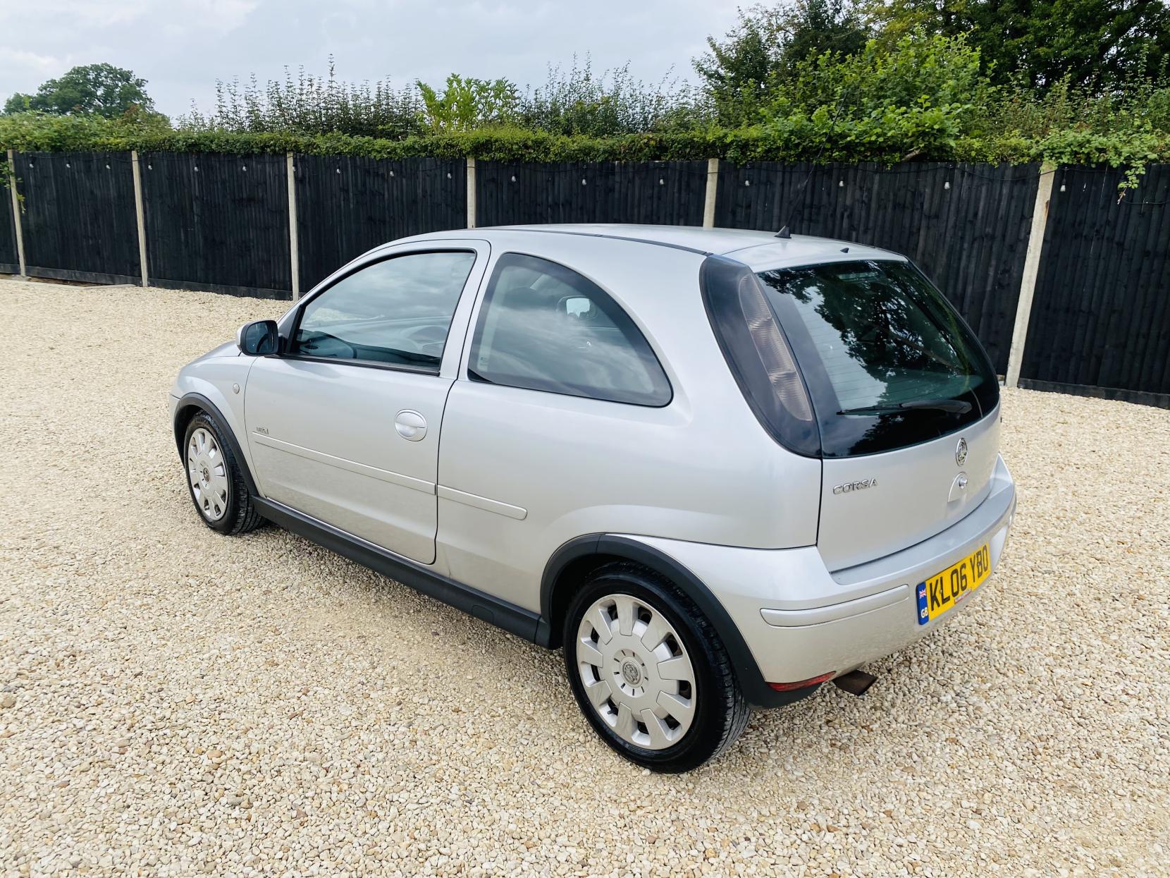 Vauxhall Corsa 1.4i 16v Design Hatchback 3dr Petrol Automatic (a/c) (178 g/km, 89 bhp)