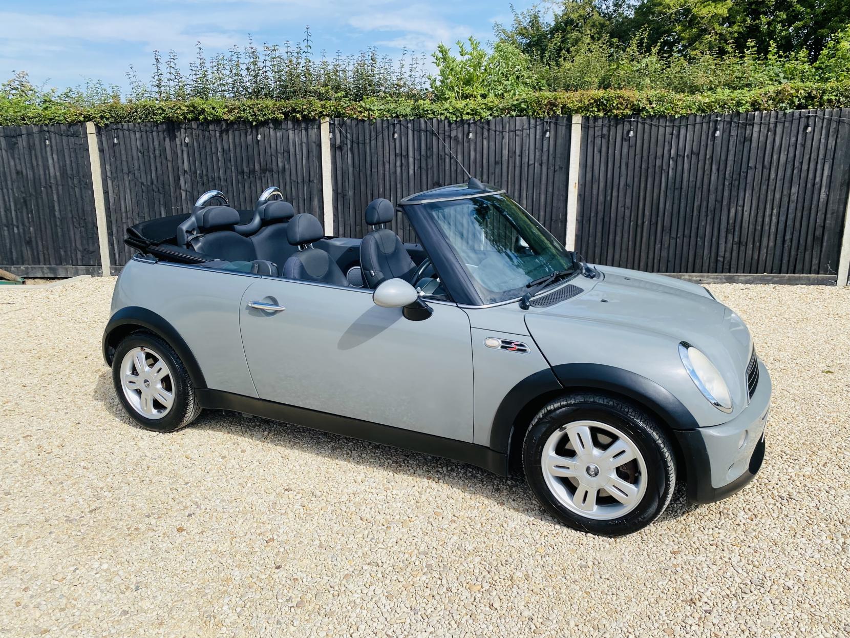 MINI Convertible 1.6 Cooper Convertible 2dr Petrol CVT Euro 3 (115 ps)