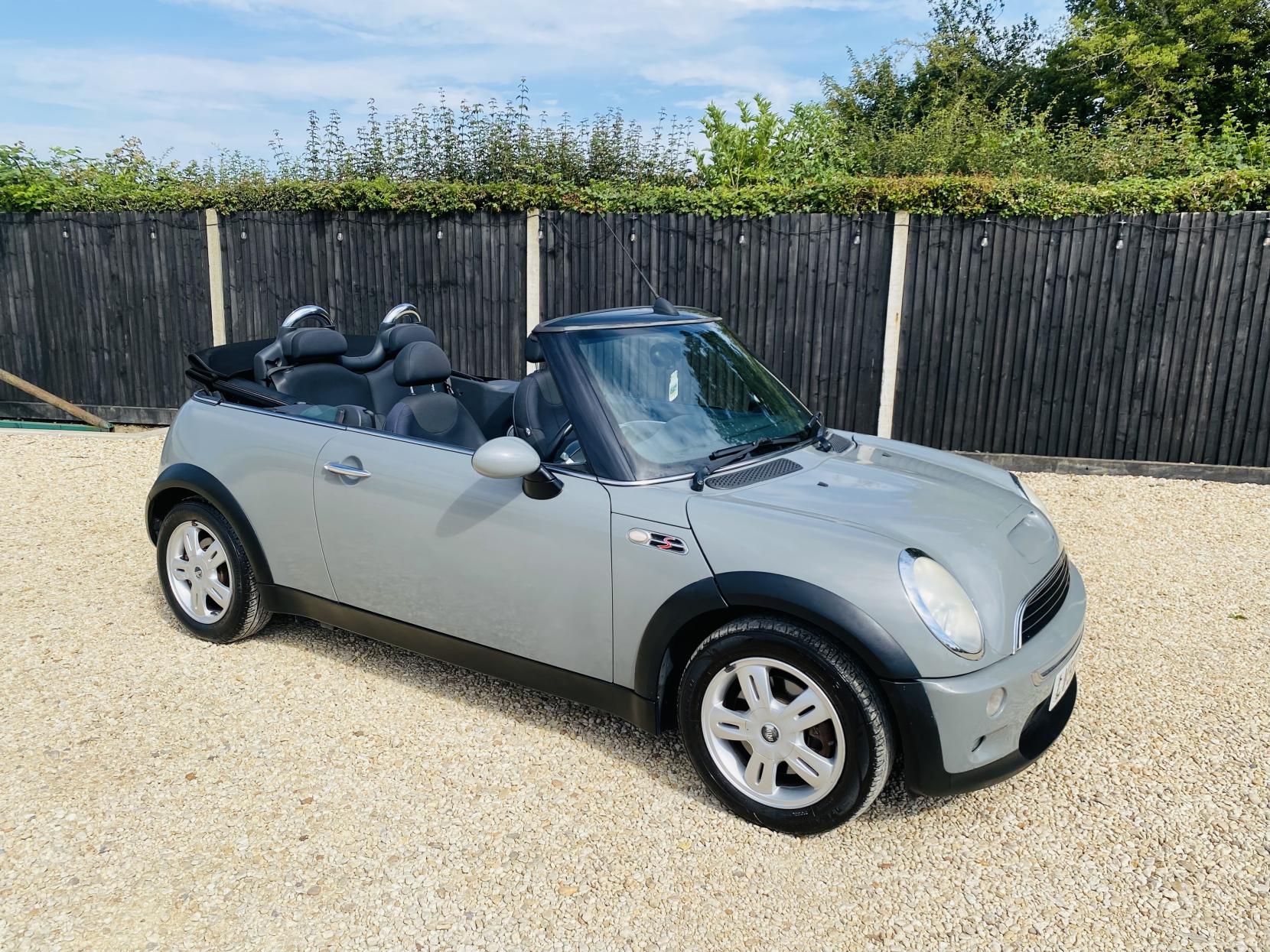 MINI Convertible 1.6 Cooper Convertible 2dr Petrol CVT Euro 3 (115 ps)