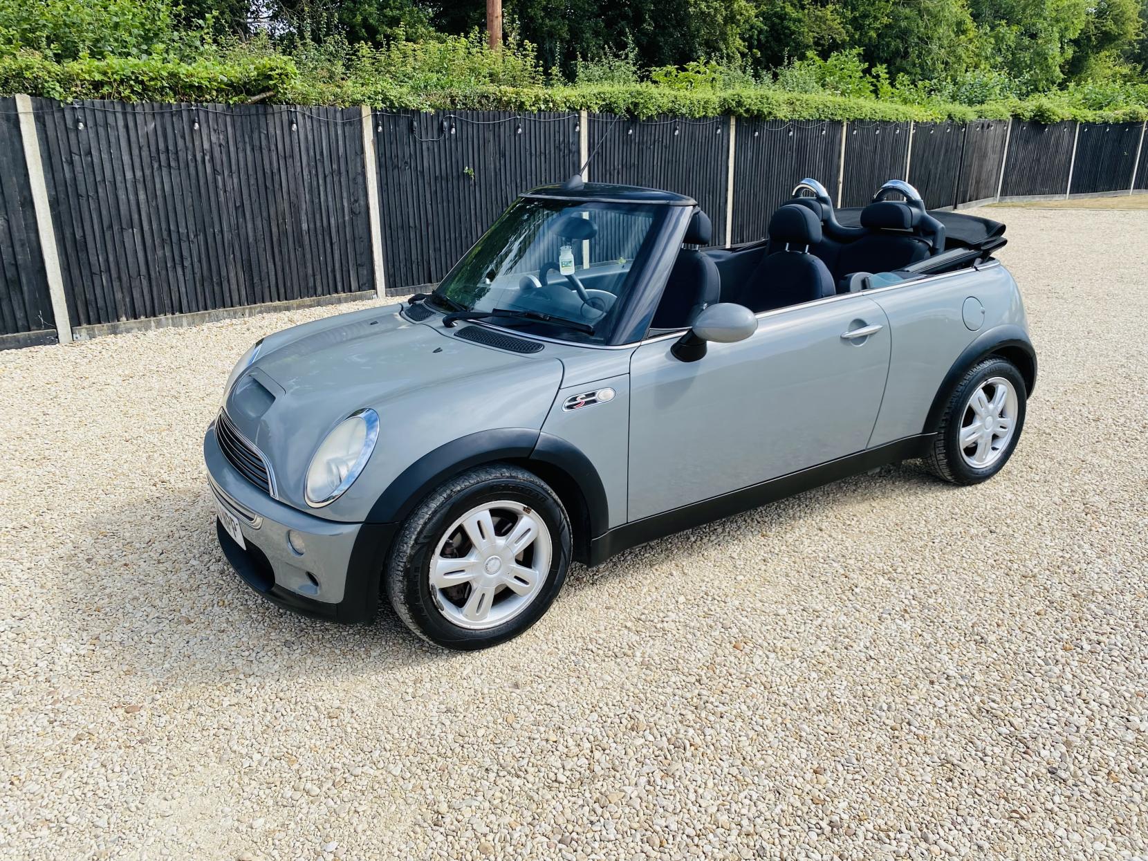 MINI Convertible 1.6 Cooper Convertible 2dr Petrol CVT Euro 3 (115 ps)