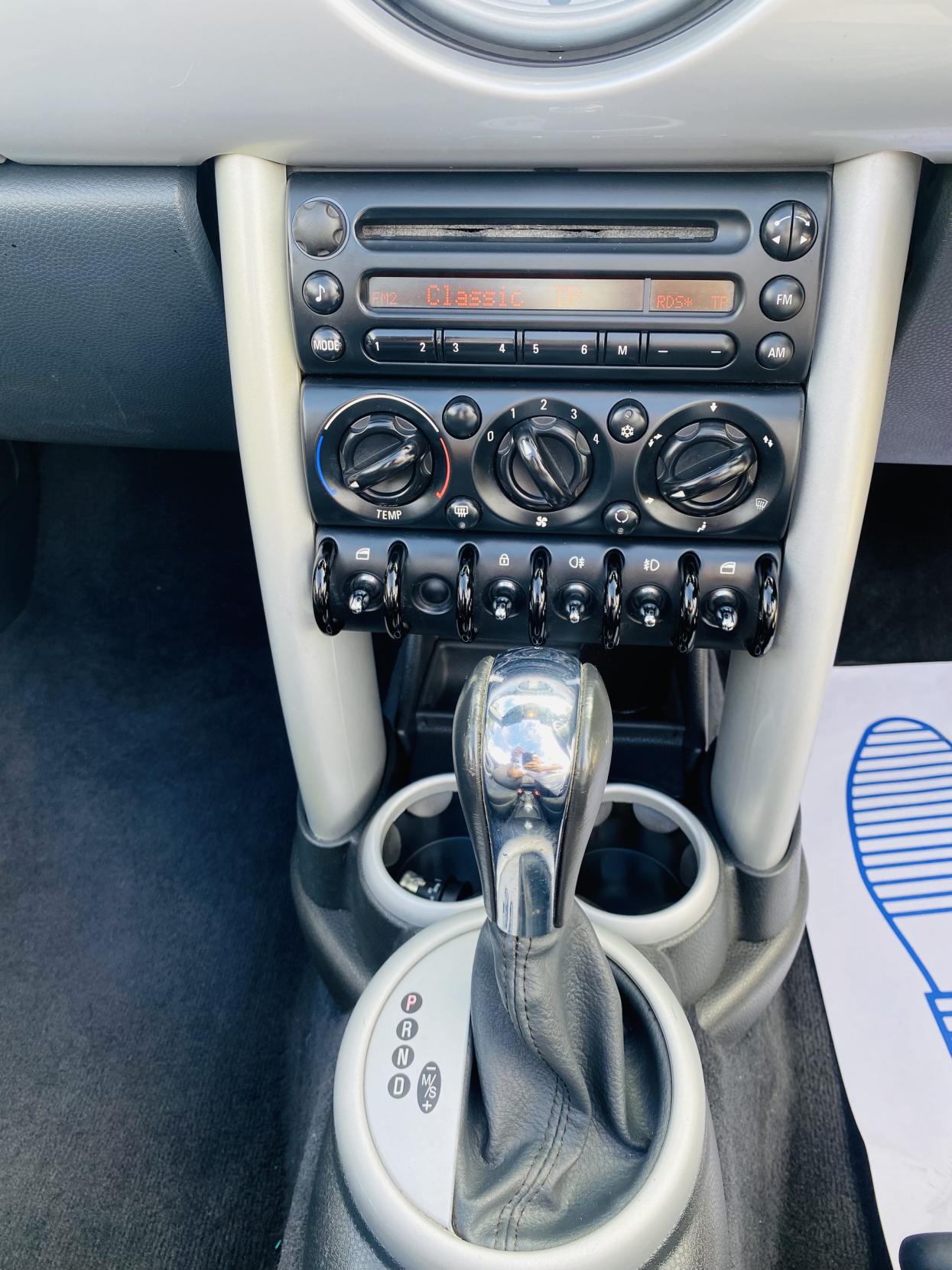 MINI Convertible 1.6 Cooper Convertible 2dr Petrol CVT Euro 3 (115 ps)