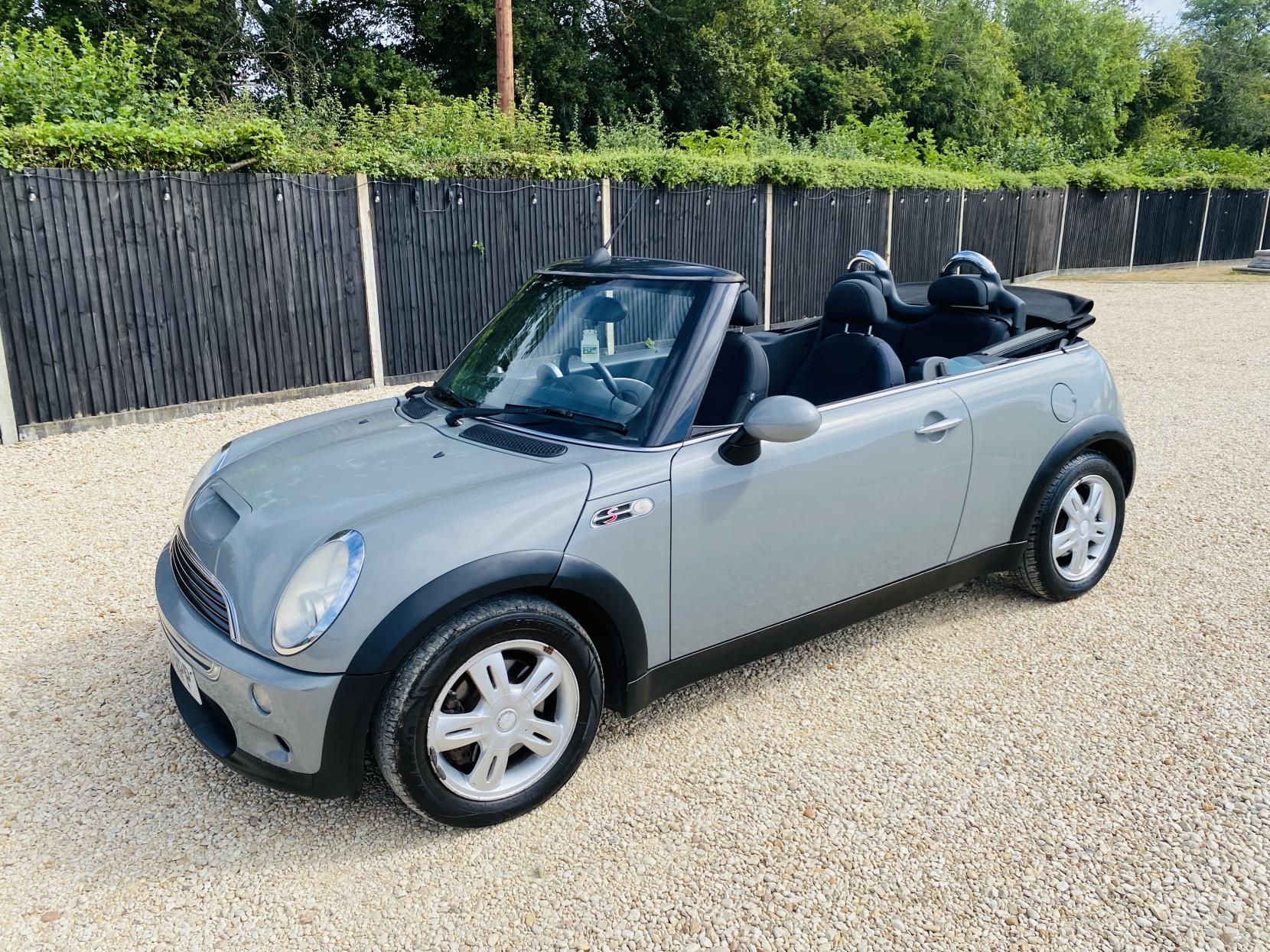 MINI Convertible 1.6 Cooper Convertible 2dr Petrol CVT Euro 3 (115 ps)