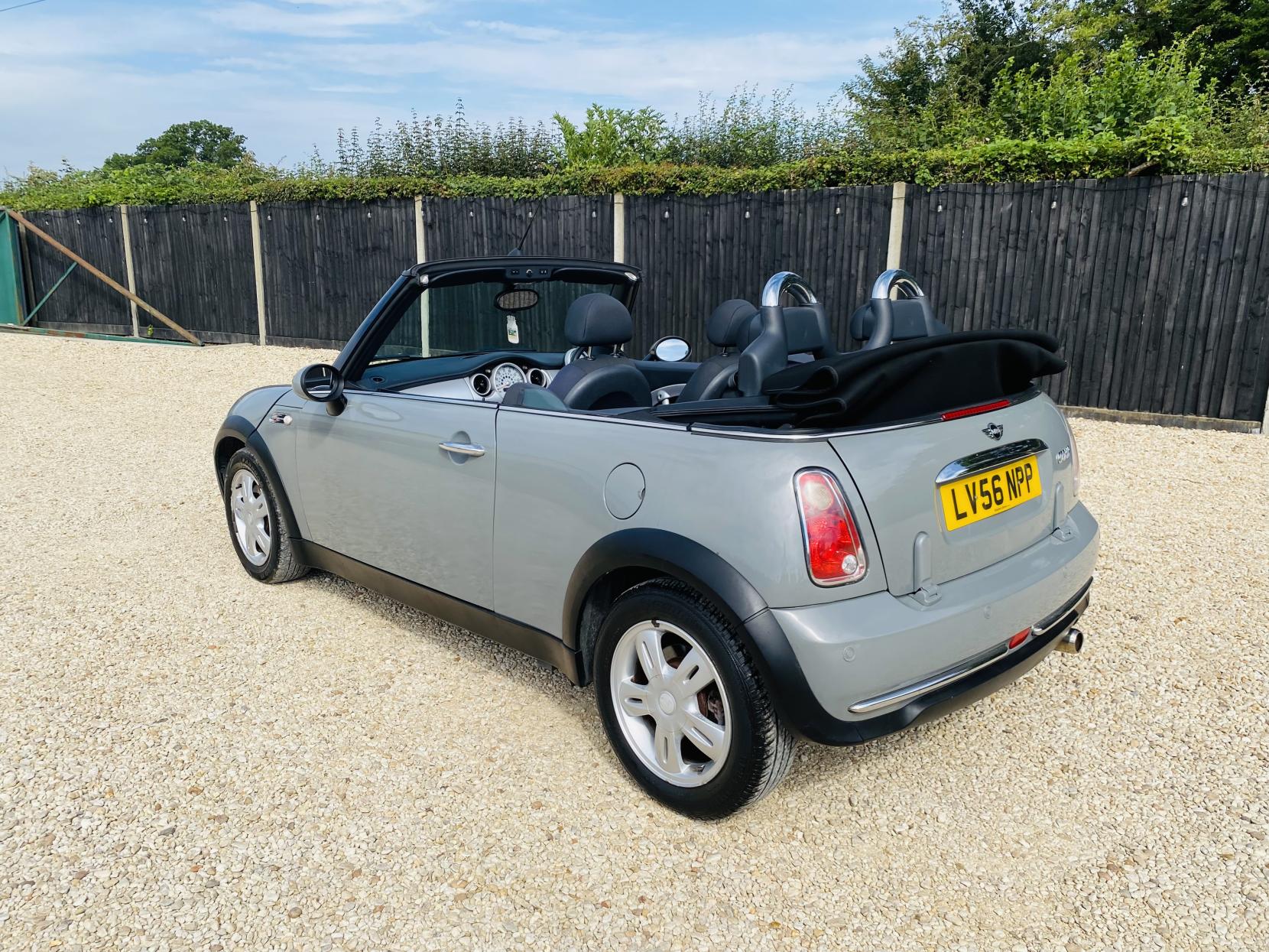 MINI Convertible 1.6 Cooper Convertible 2dr Petrol CVT Euro 3 (115 ps)