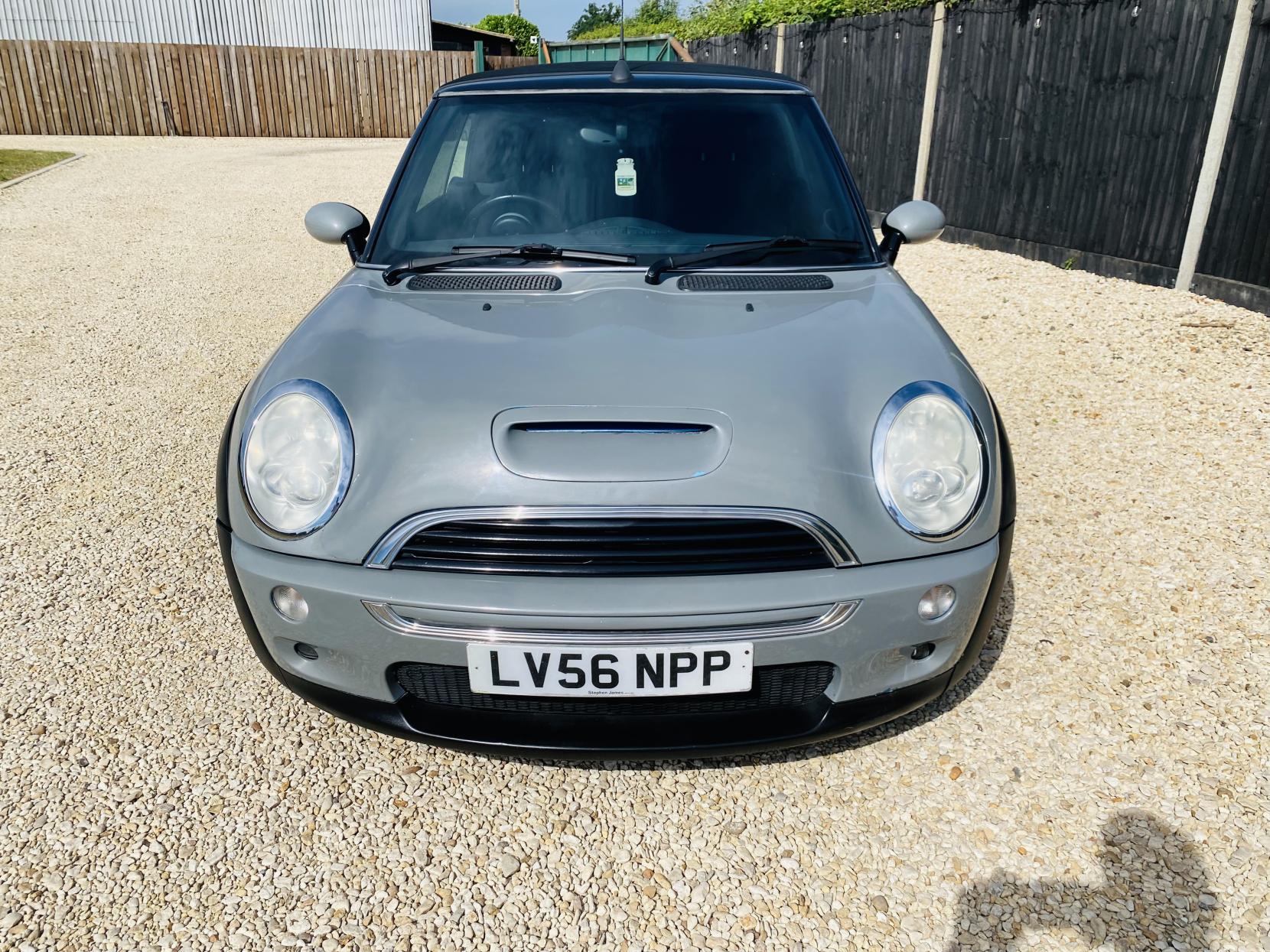 MINI Convertible 1.6 Cooper Convertible 2dr Petrol CVT Euro 3 (115 ps)